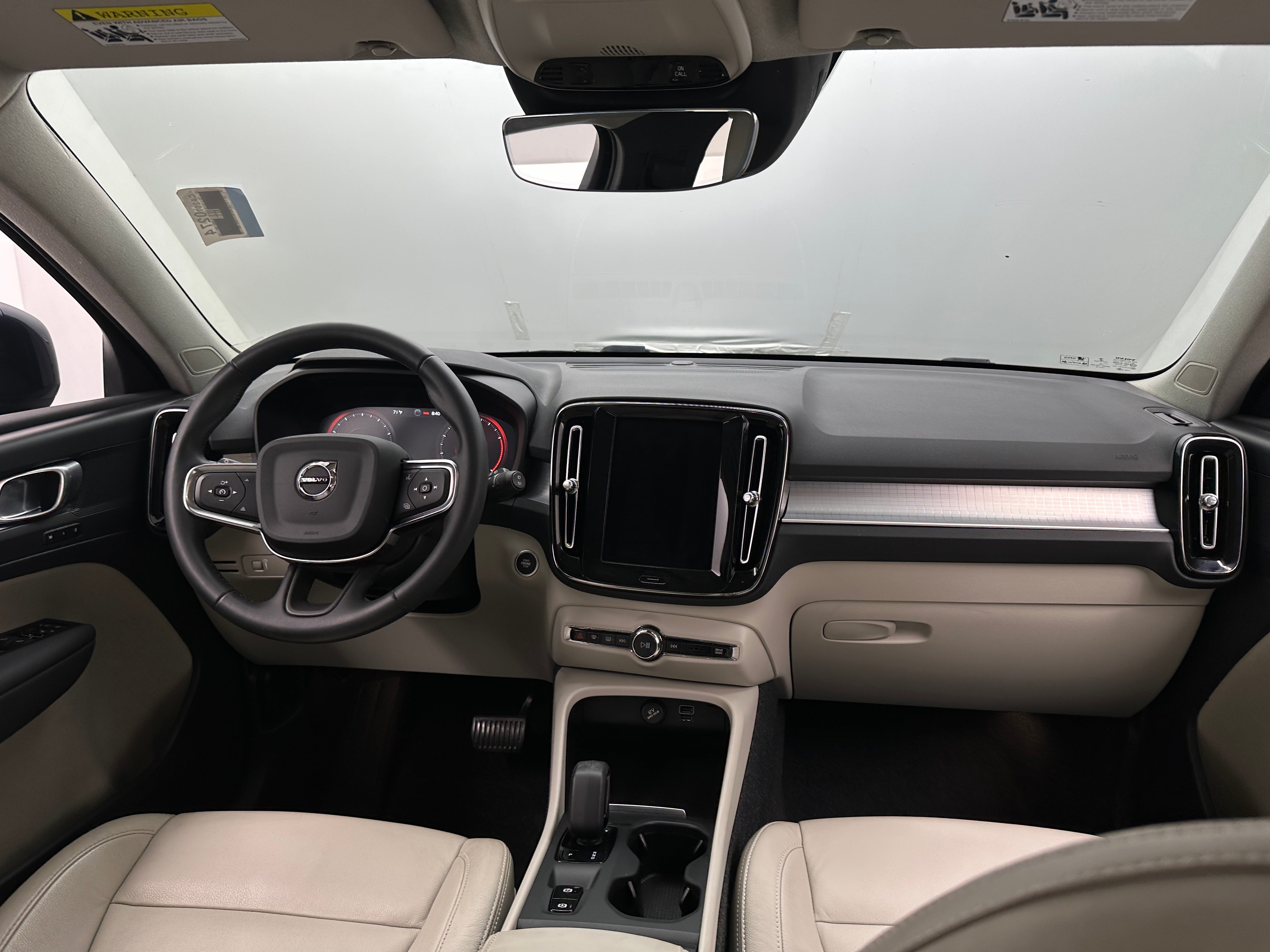 2022 Volvo XC40 T4 Momentum 2