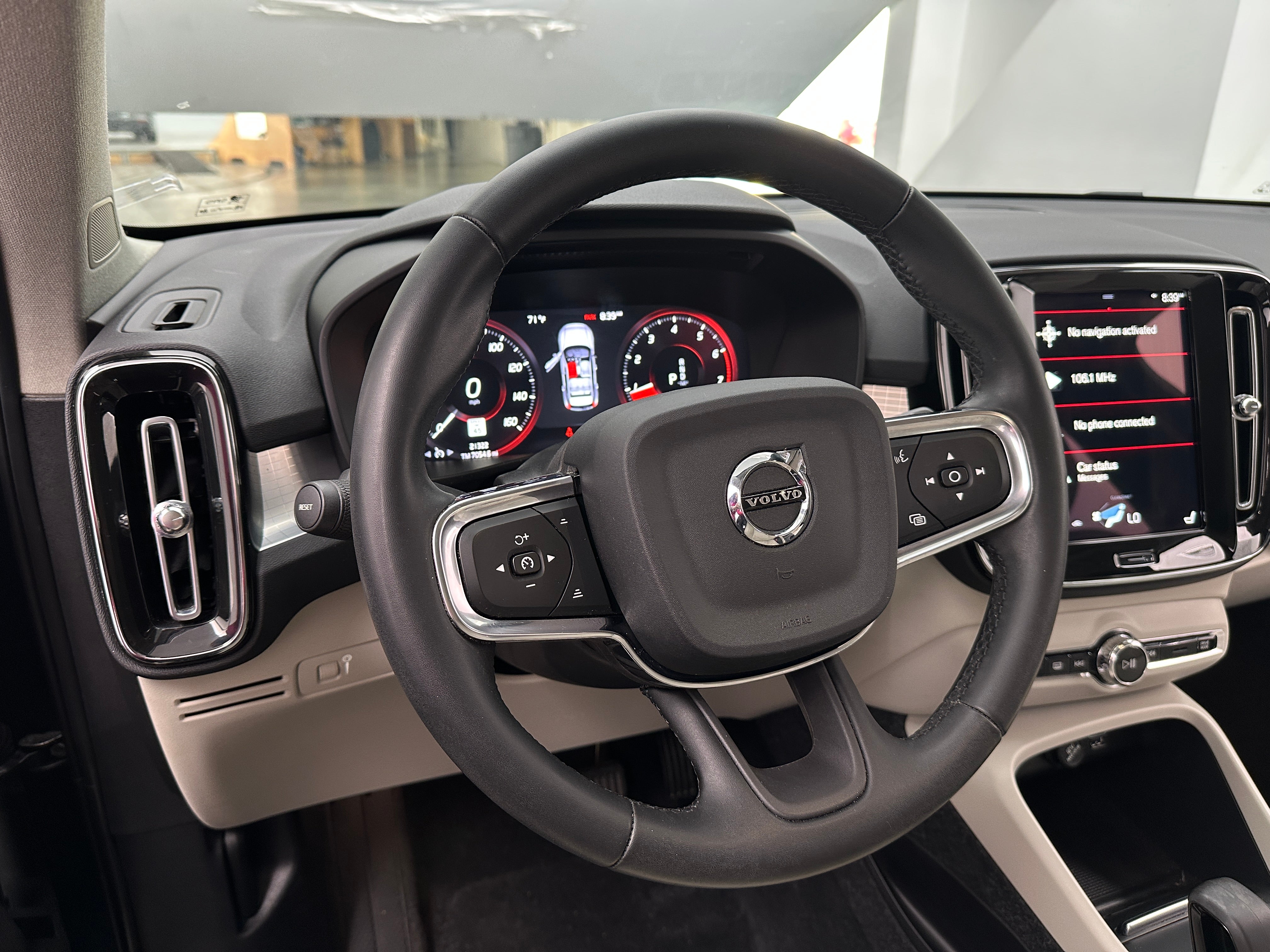 2022 Volvo XC40 T4 Momentum 4