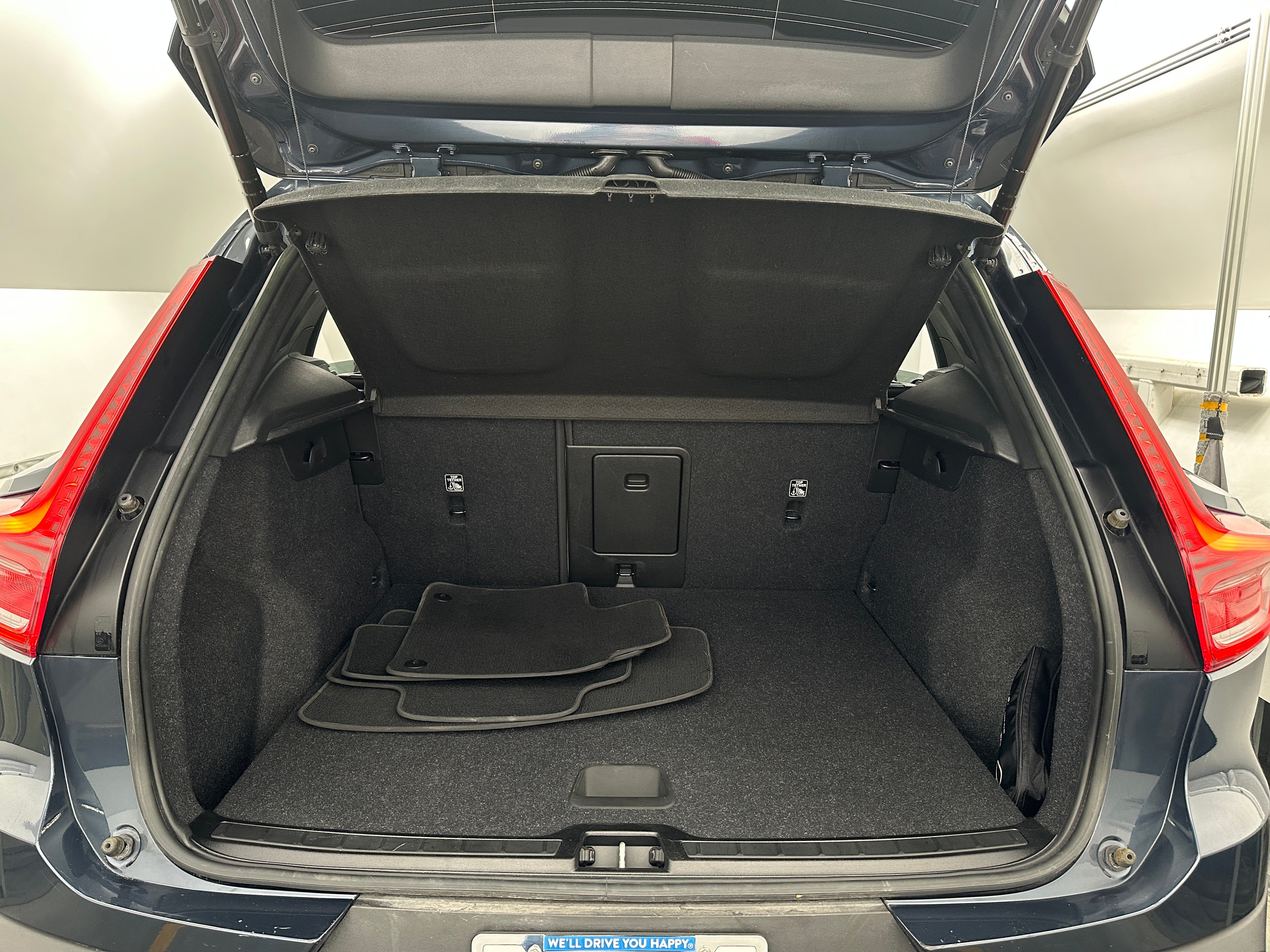2022 Volvo XC40 T4 Momentum 6