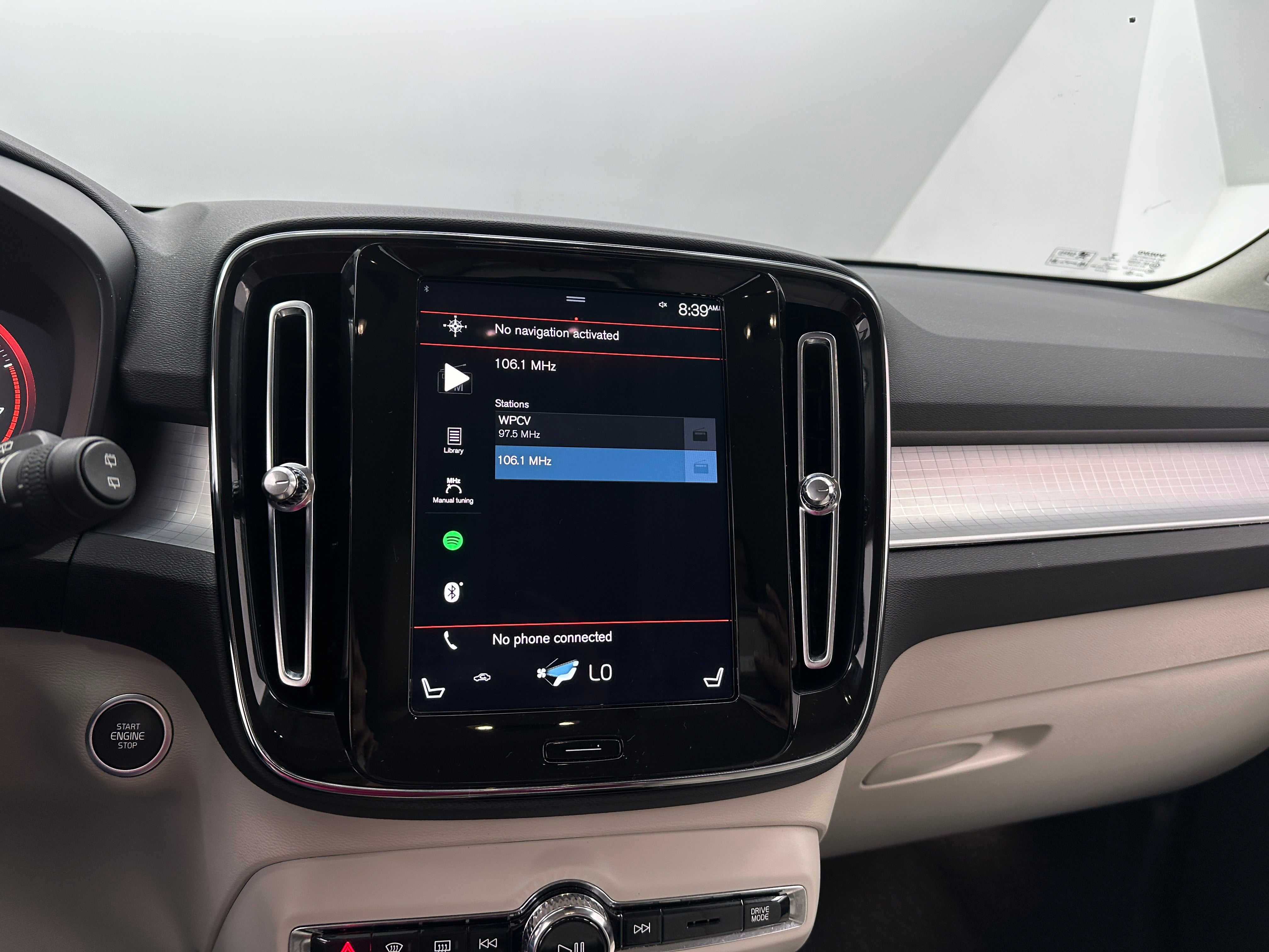 2022 Volvo XC40 T4 Momentum 3