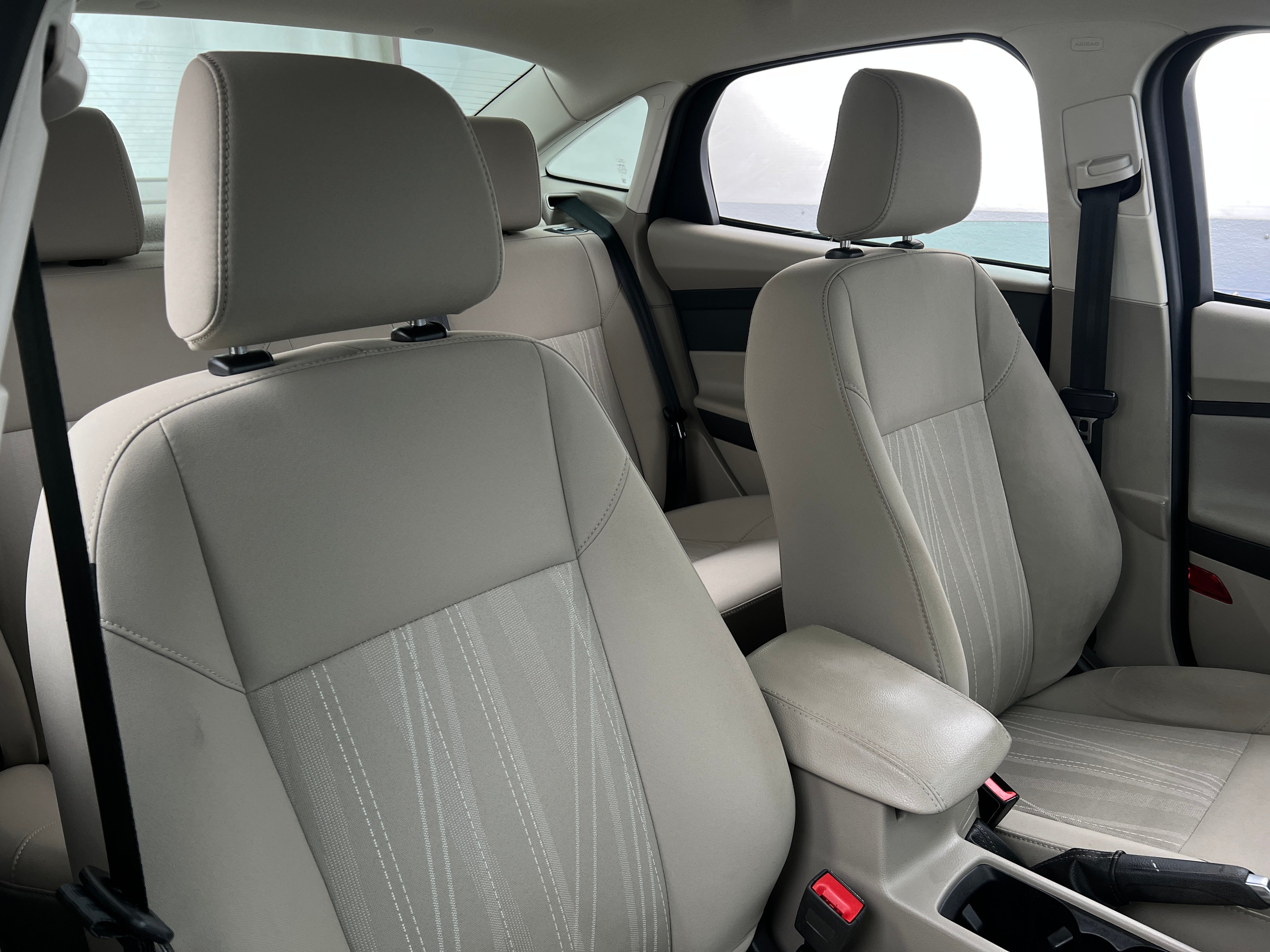 2018 Ford Focus SE 2