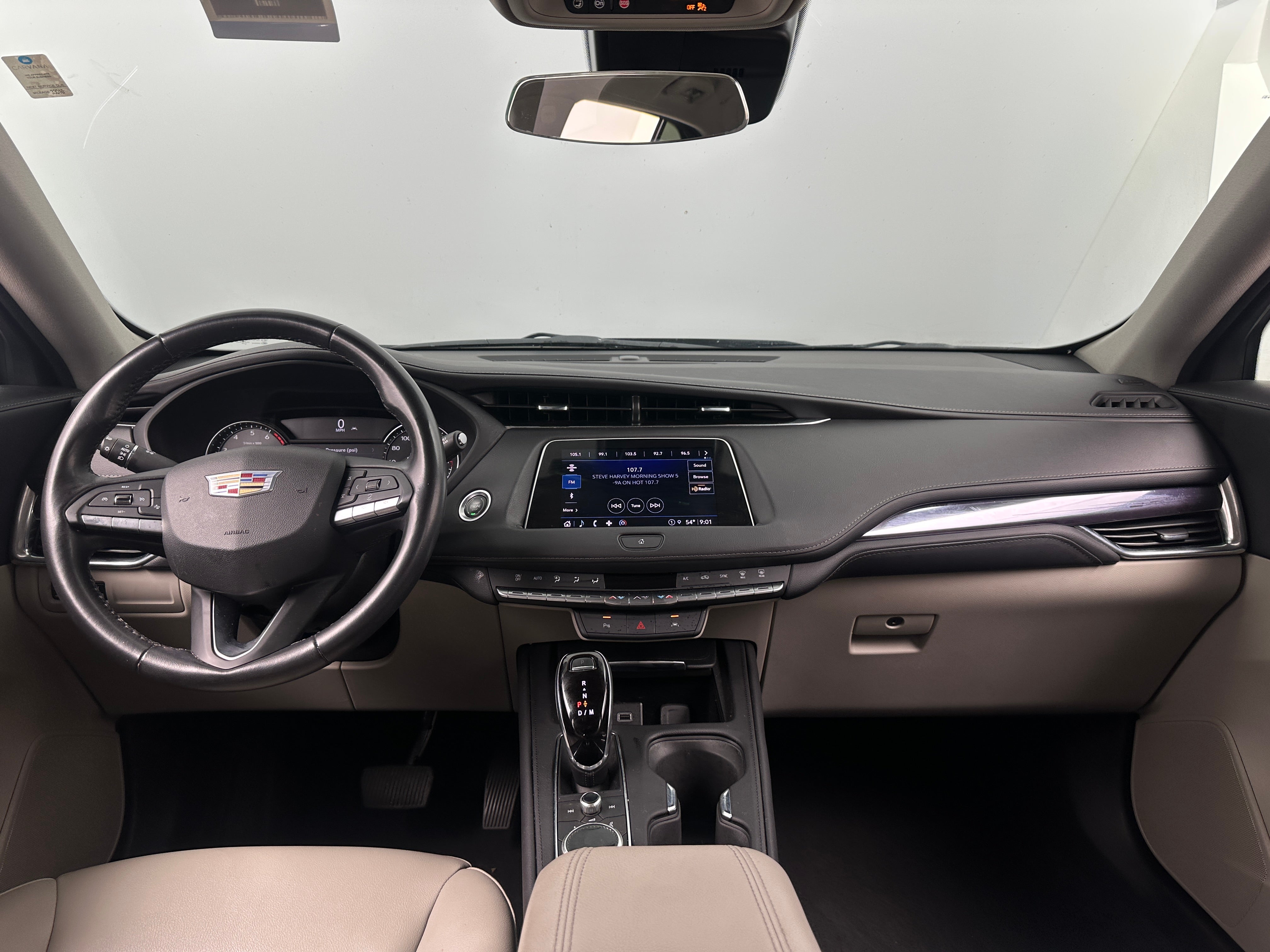 2023 Cadillac XT4 Luxury 2