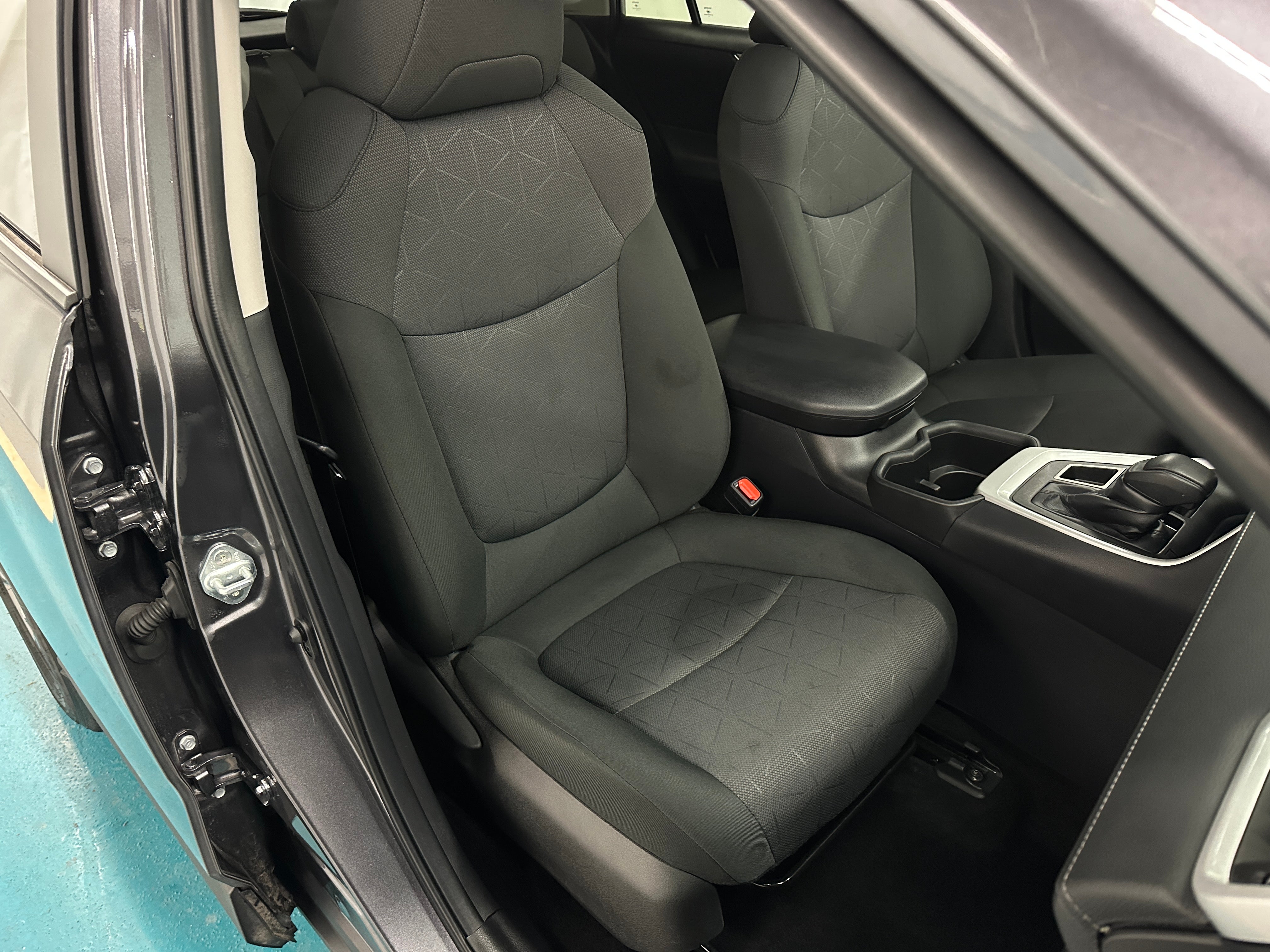 2024 Toyota RAV4 XLE 2