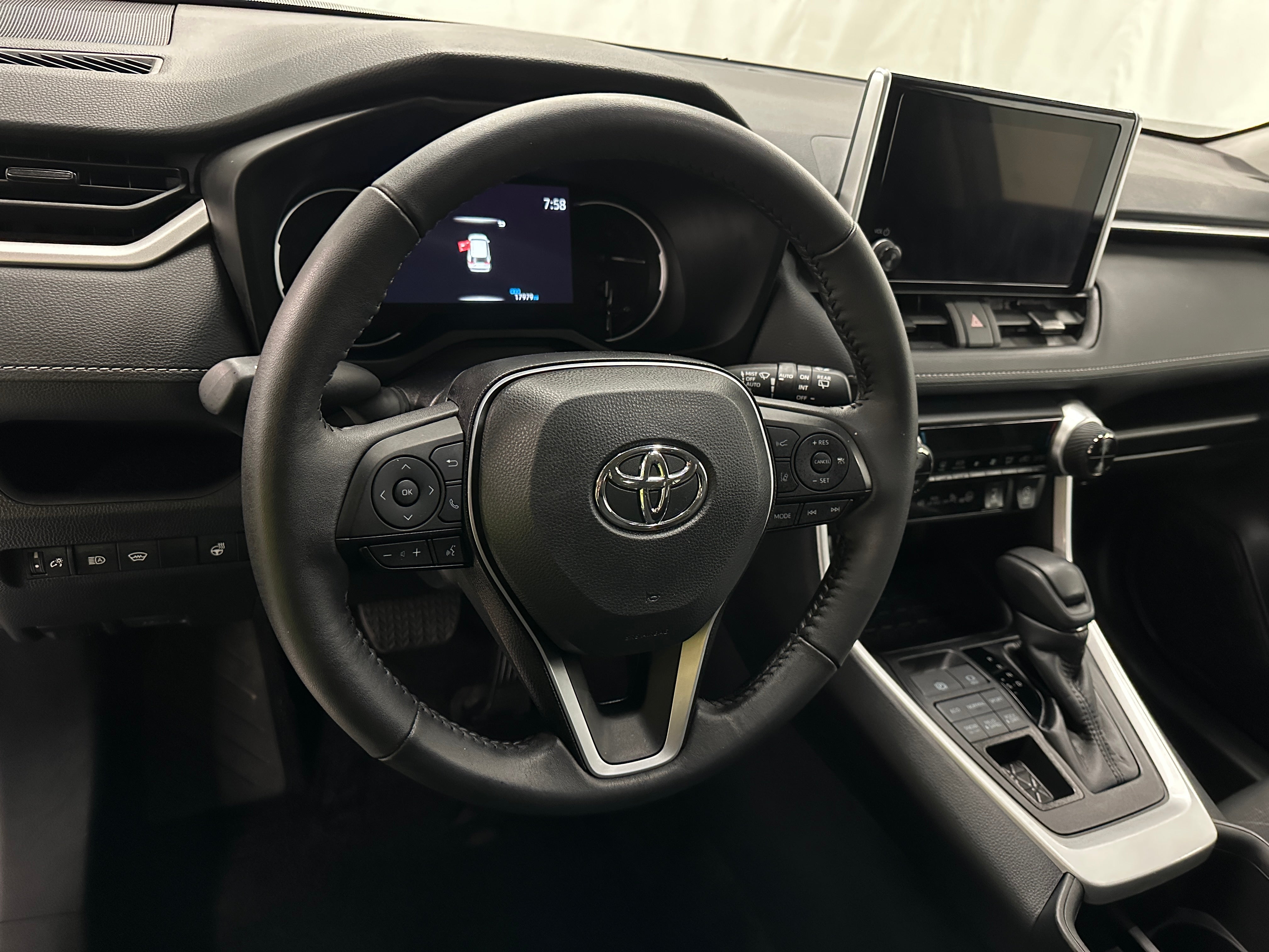 2024 Toyota RAV4 XLE 5