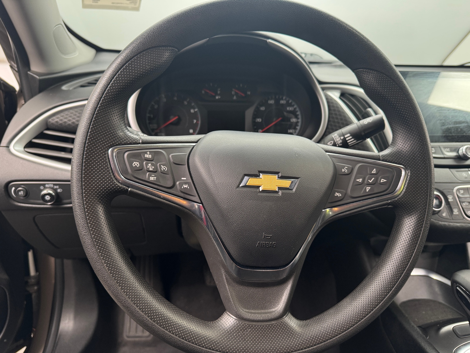 Thumbnail: 2023 Chevrolet Malibu - 5