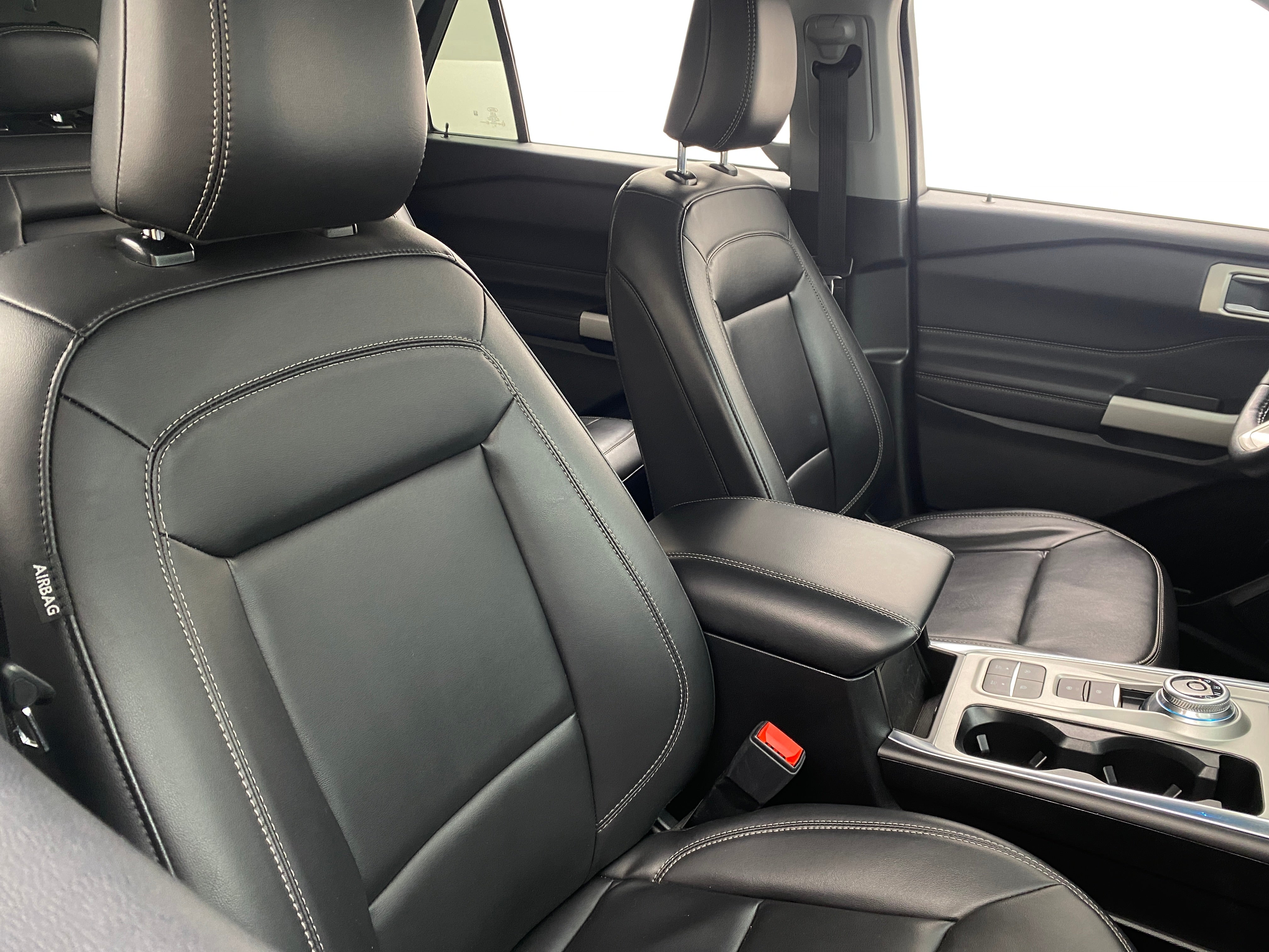 2024 Ford Explorer XLT 2