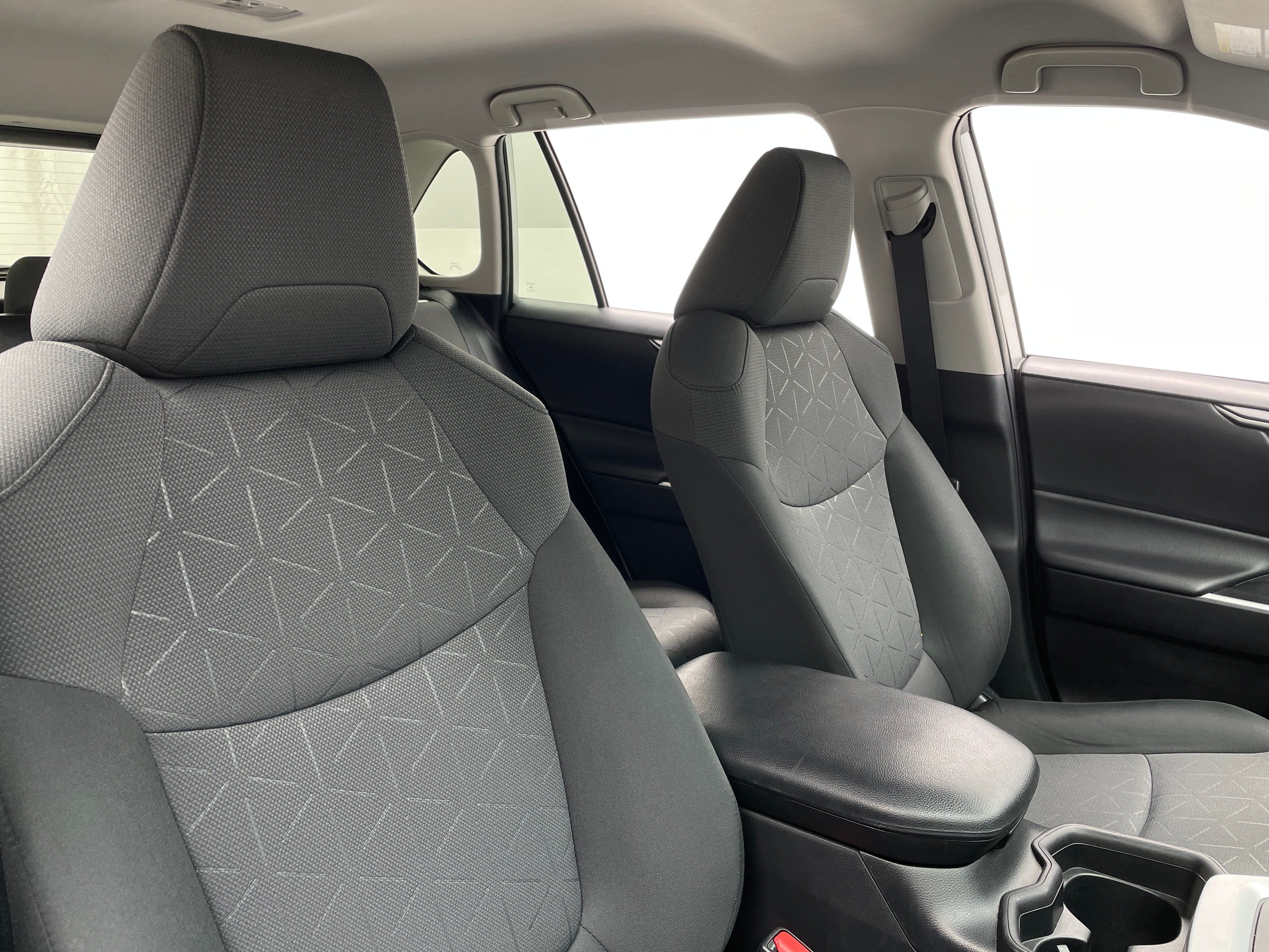2021 Toyota RAV4 XLE 2