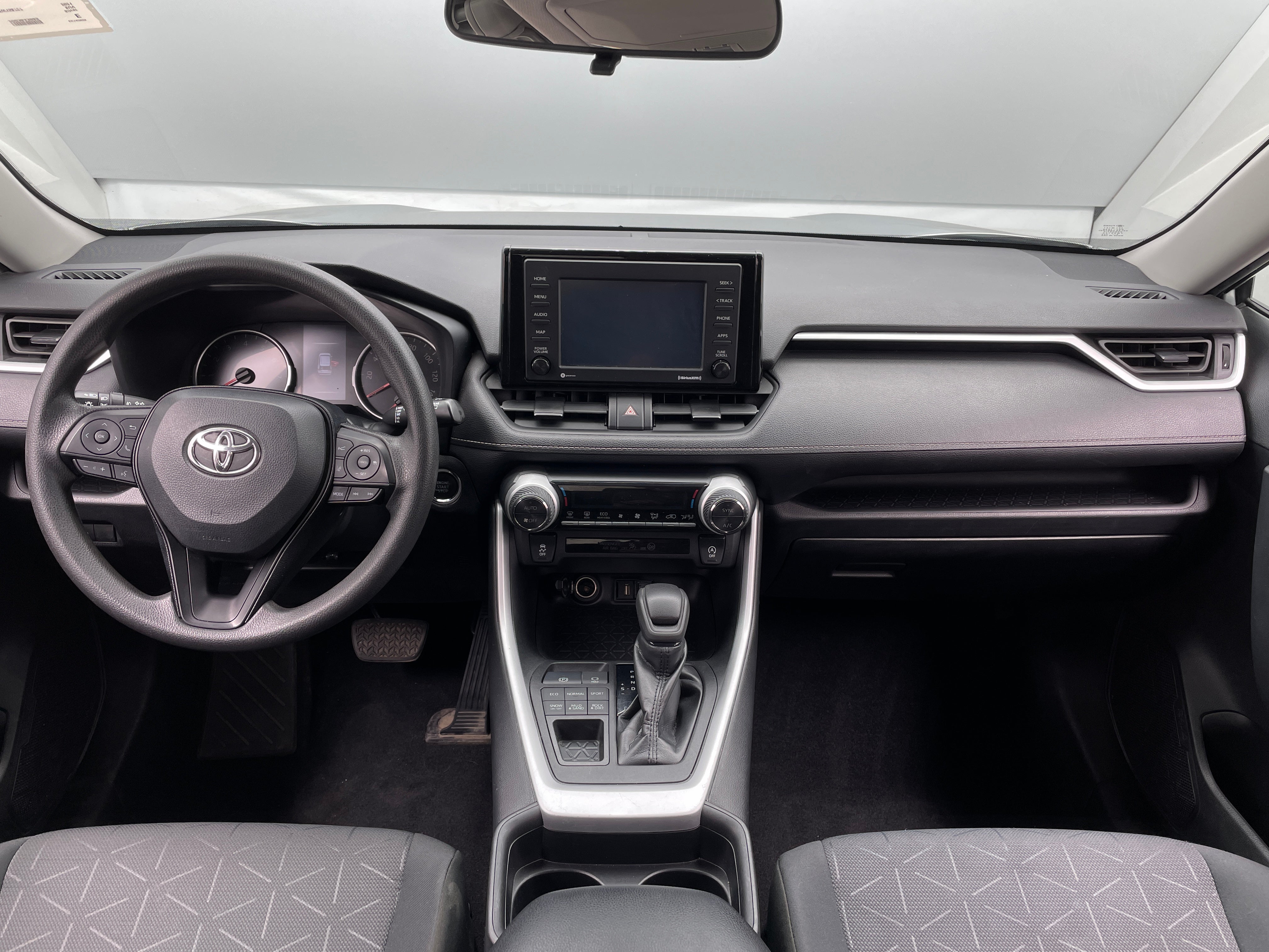 2021 Toyota RAV4 XLE 3