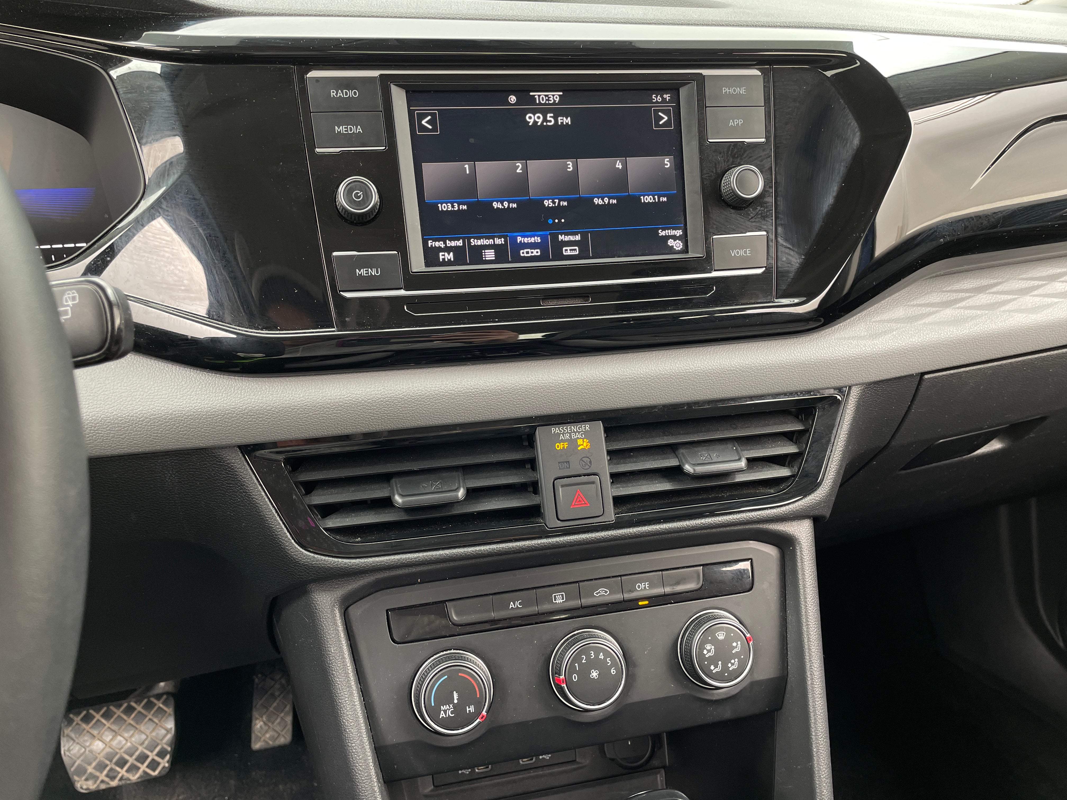 2022 Volkswagen Taos S 4
