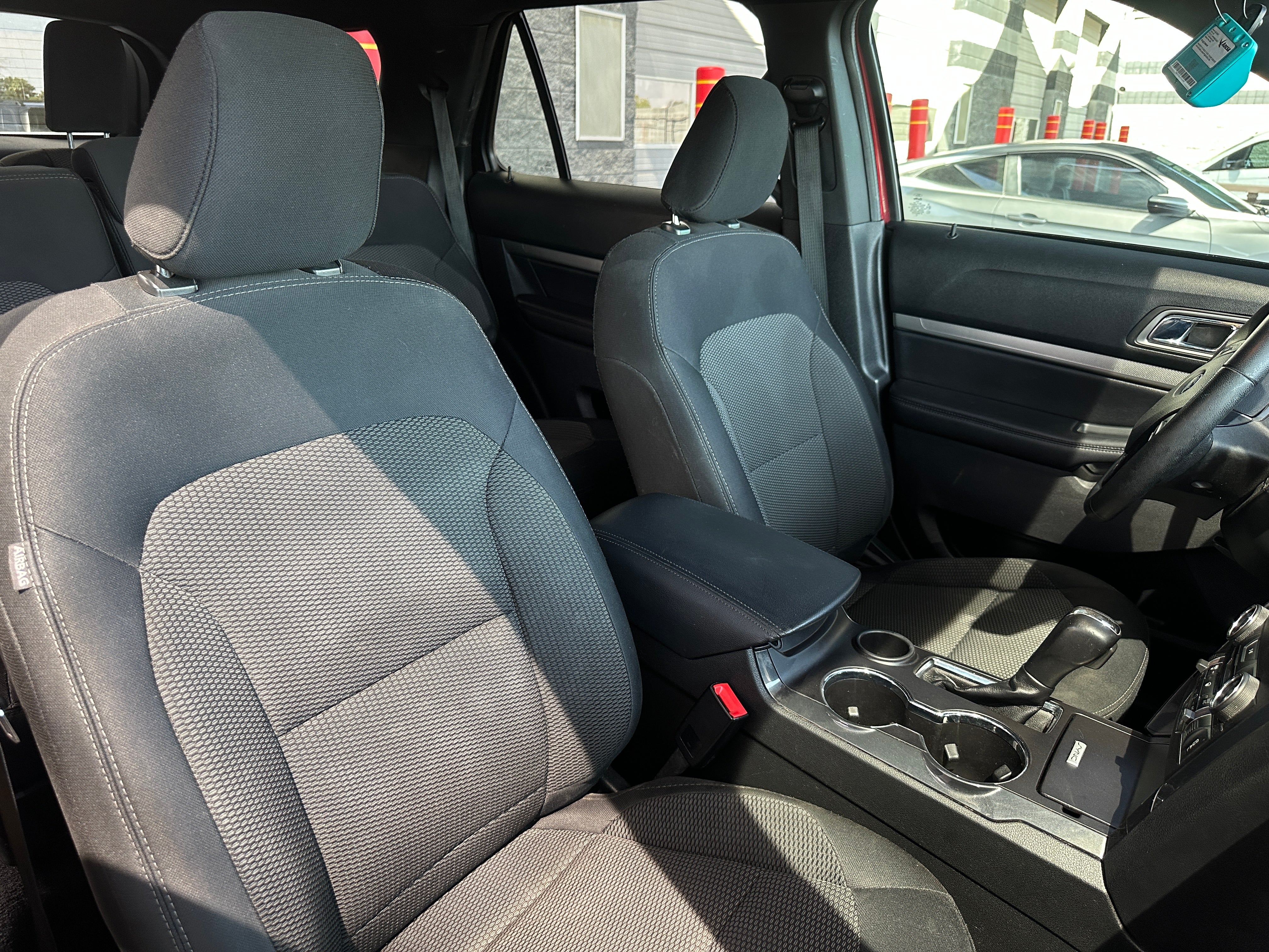 2019 Ford Explorer XLT 2