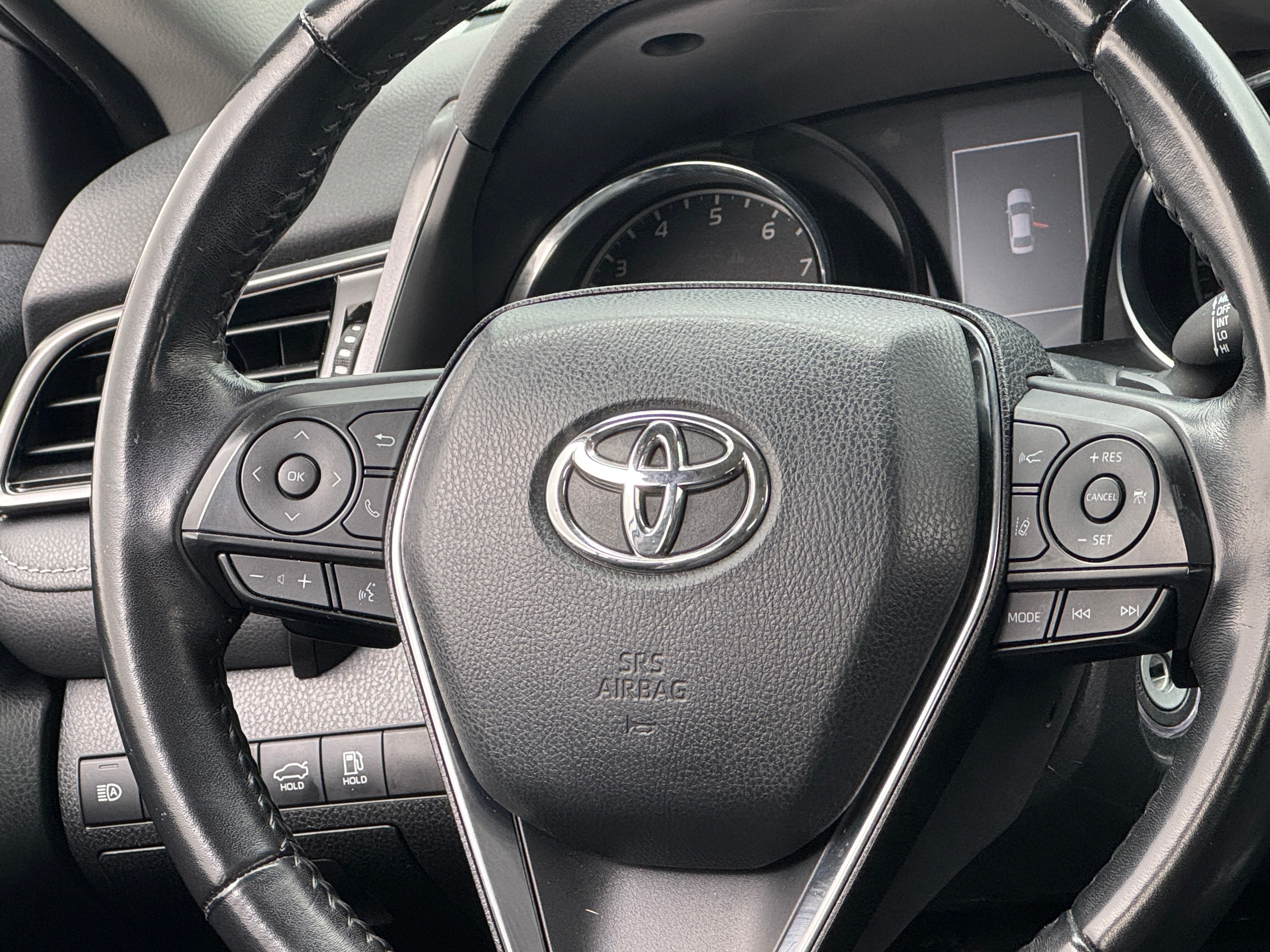 2020 Toyota Camry SE 4