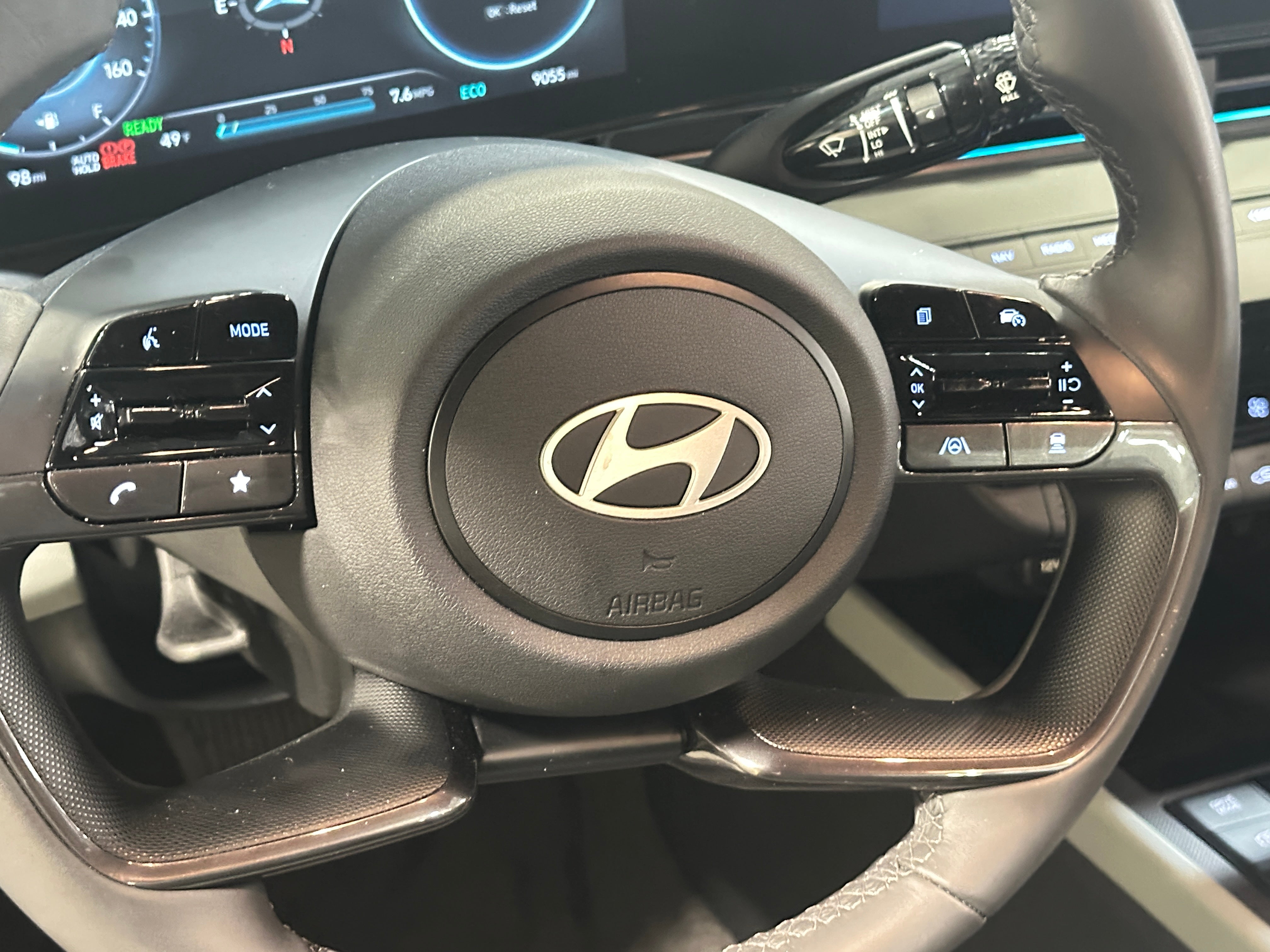 2024 Hyundai Elantra Limited Edition 4