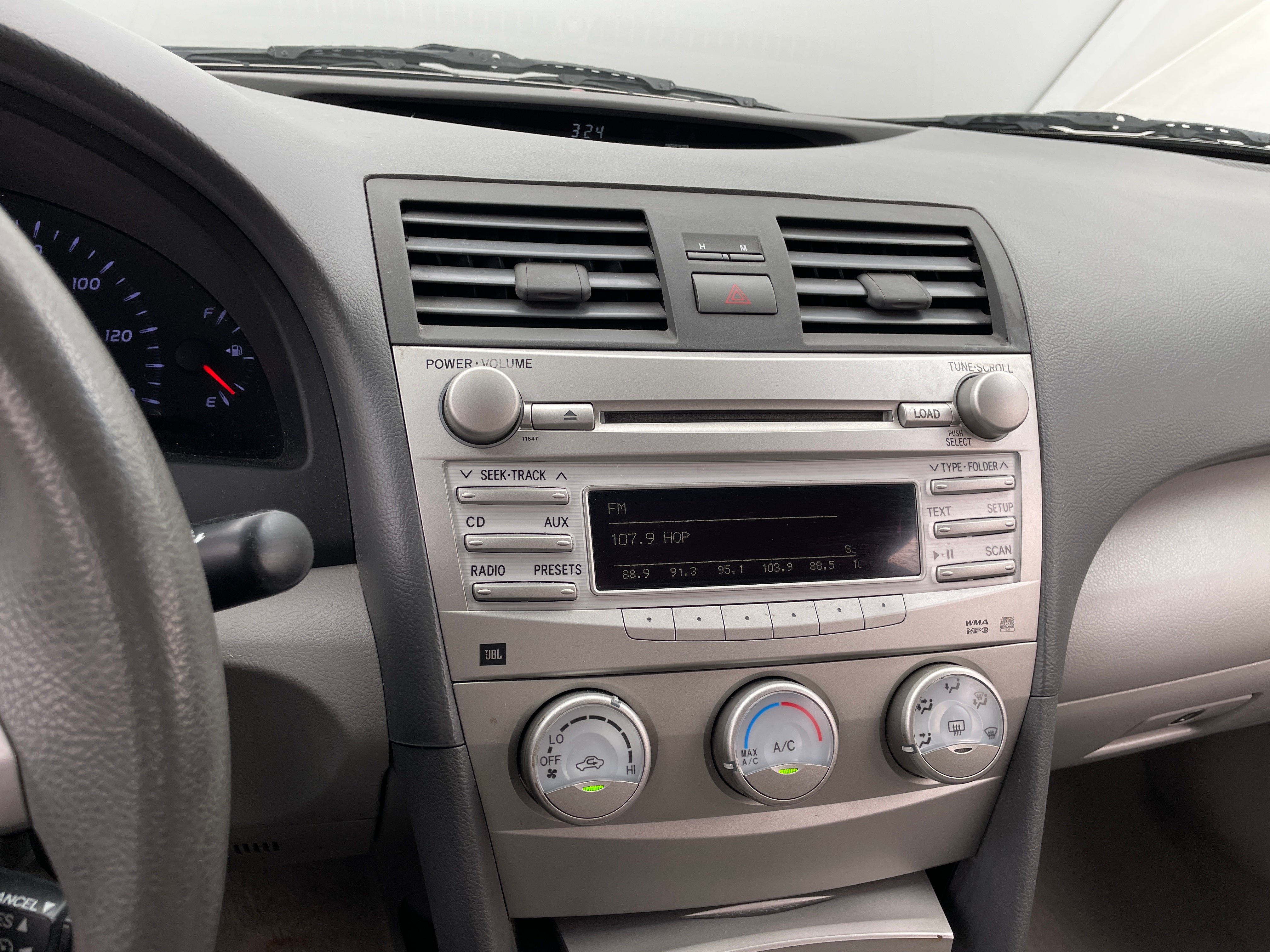 2011 Toyota Camry LE 4