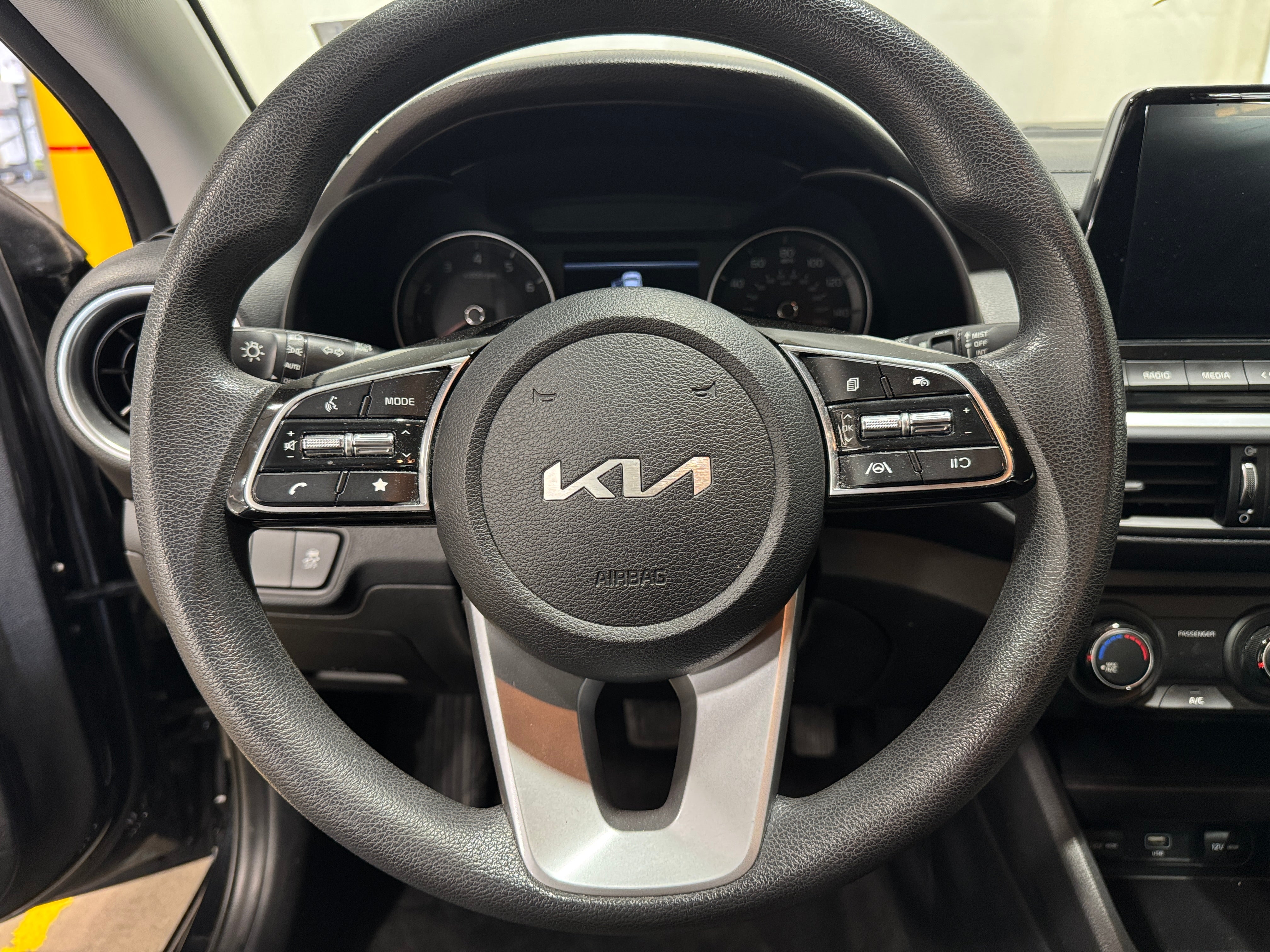 2022 Kia Forte LXS 5