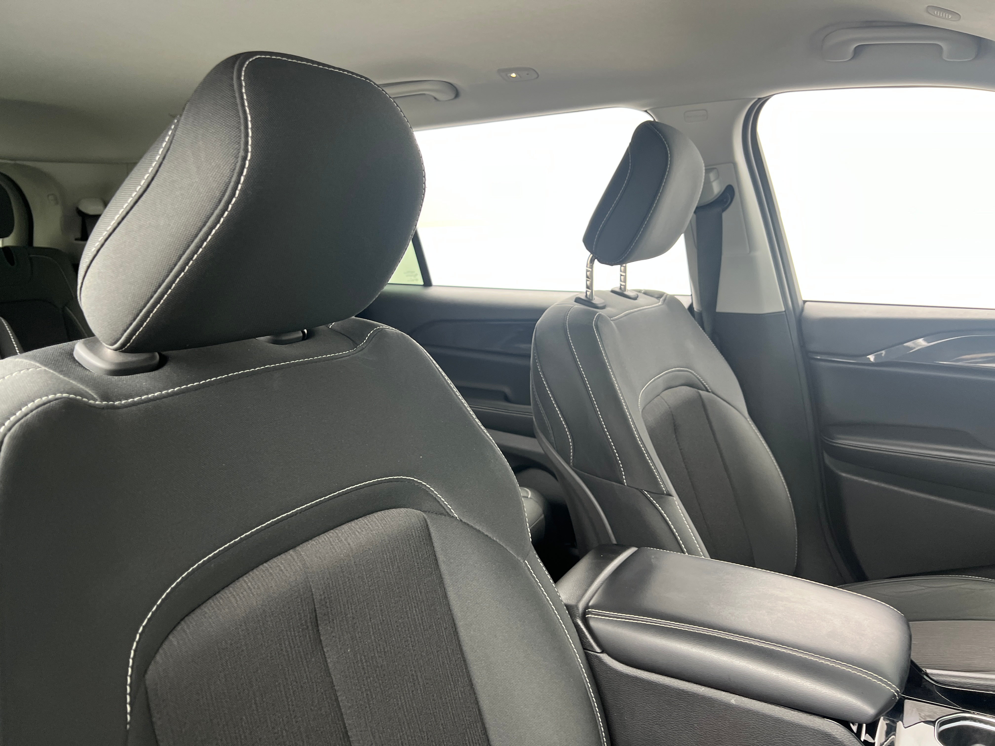 2023 Jeep Grand Cherokee L Laredo 2
