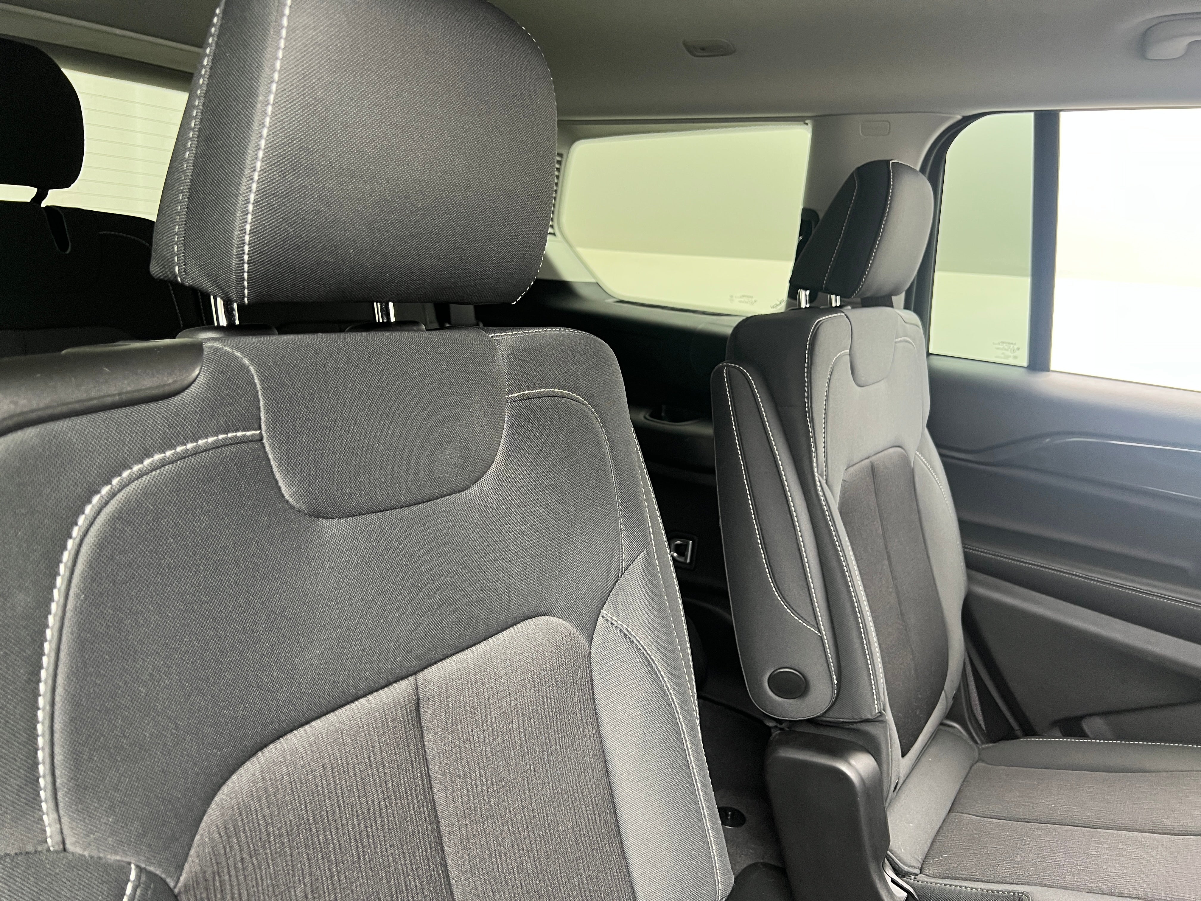 2023 Jeep Grand Cherokee L Laredo 6