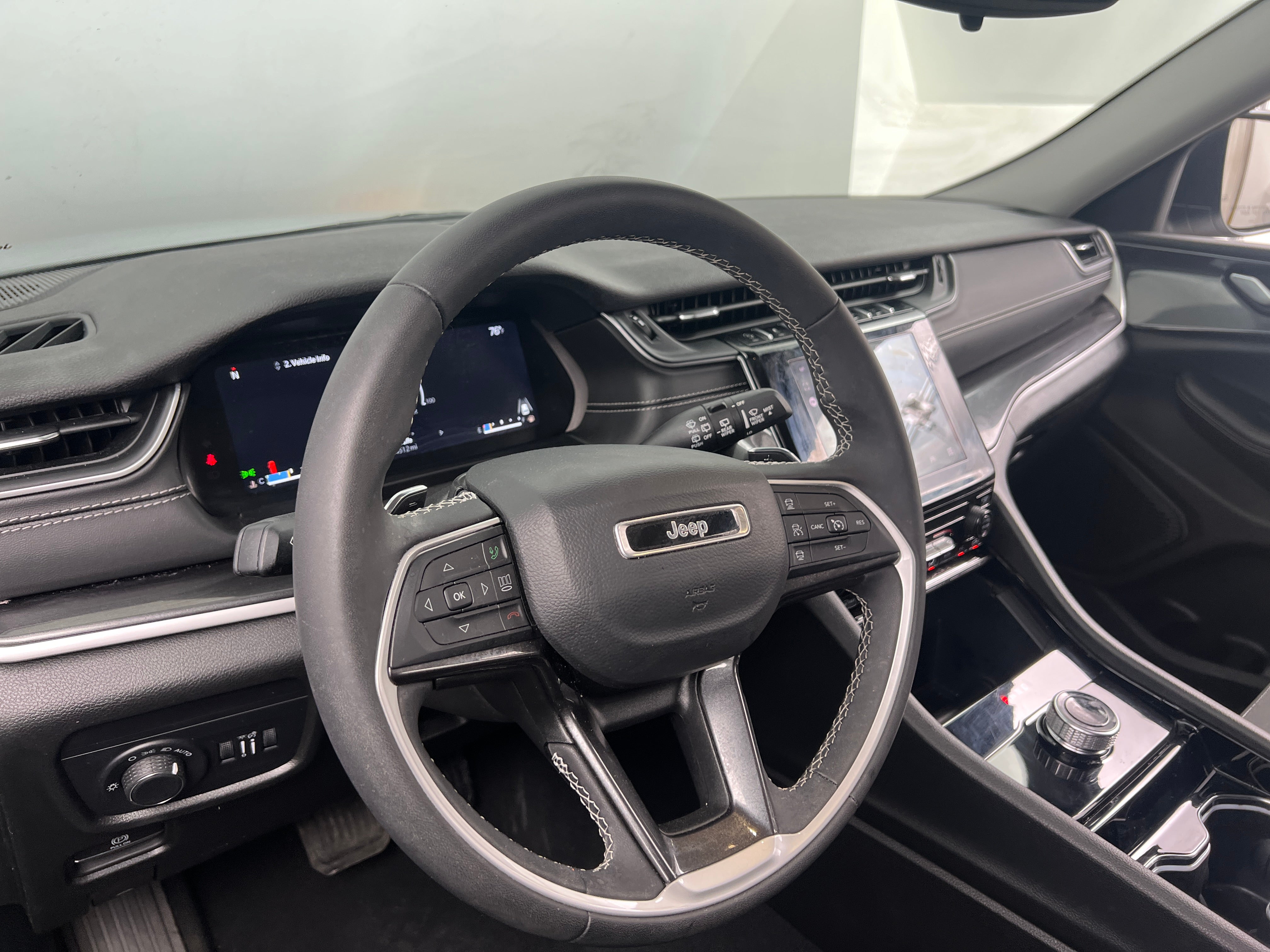 2023 Jeep Grand Cherokee L Laredo 3
