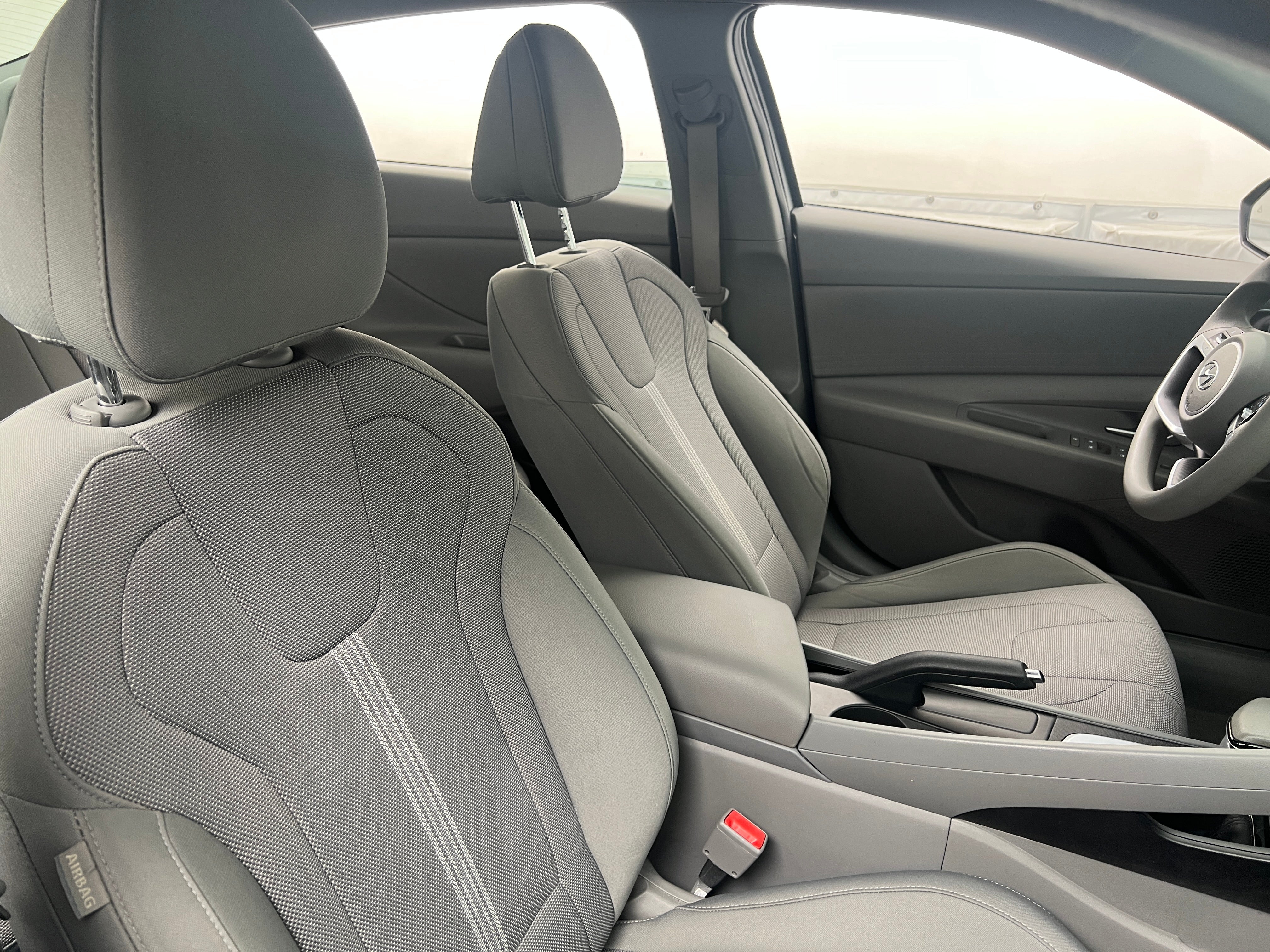 2022 Hyundai Elantra SE 2