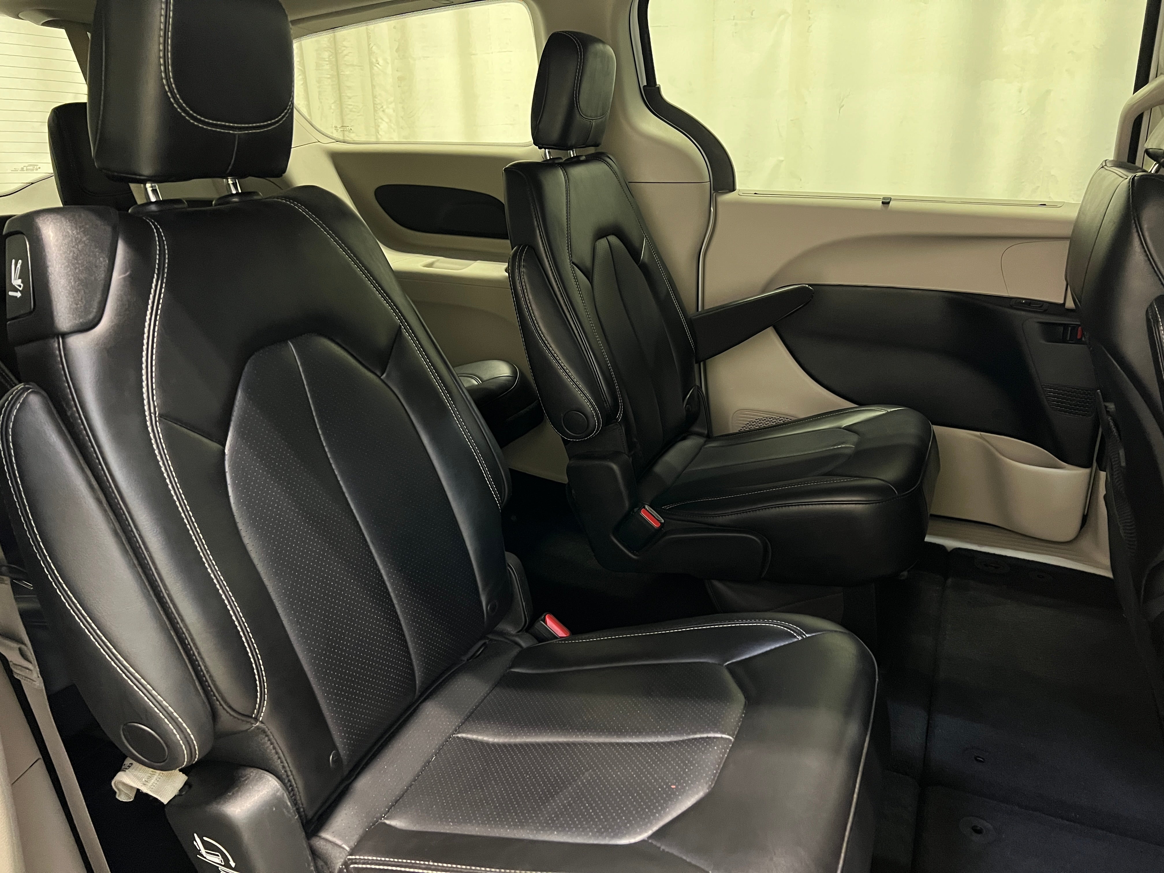 2023 Chrysler Pacifica Touring L 5