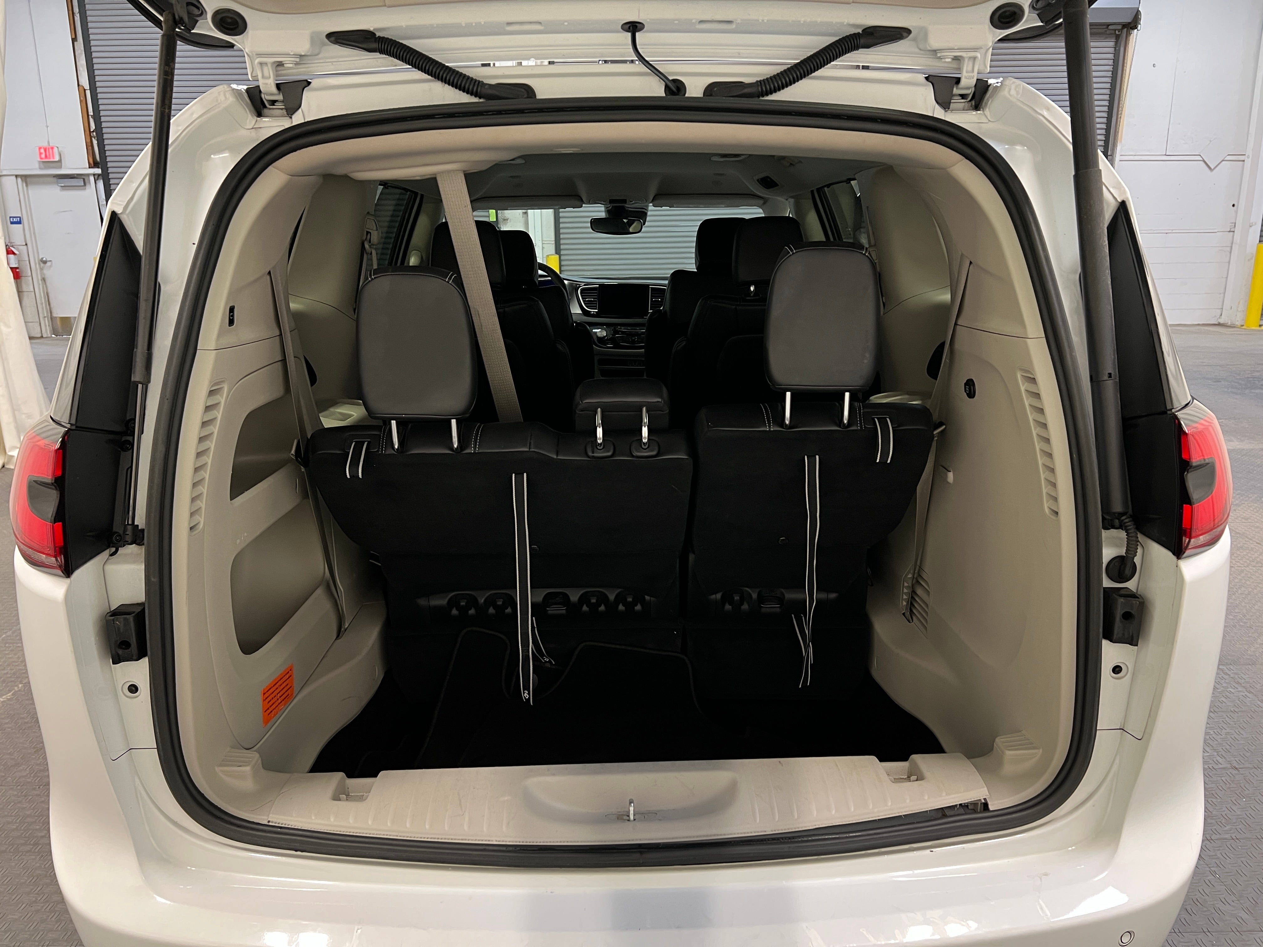 2023 Chrysler Pacifica Touring L 6