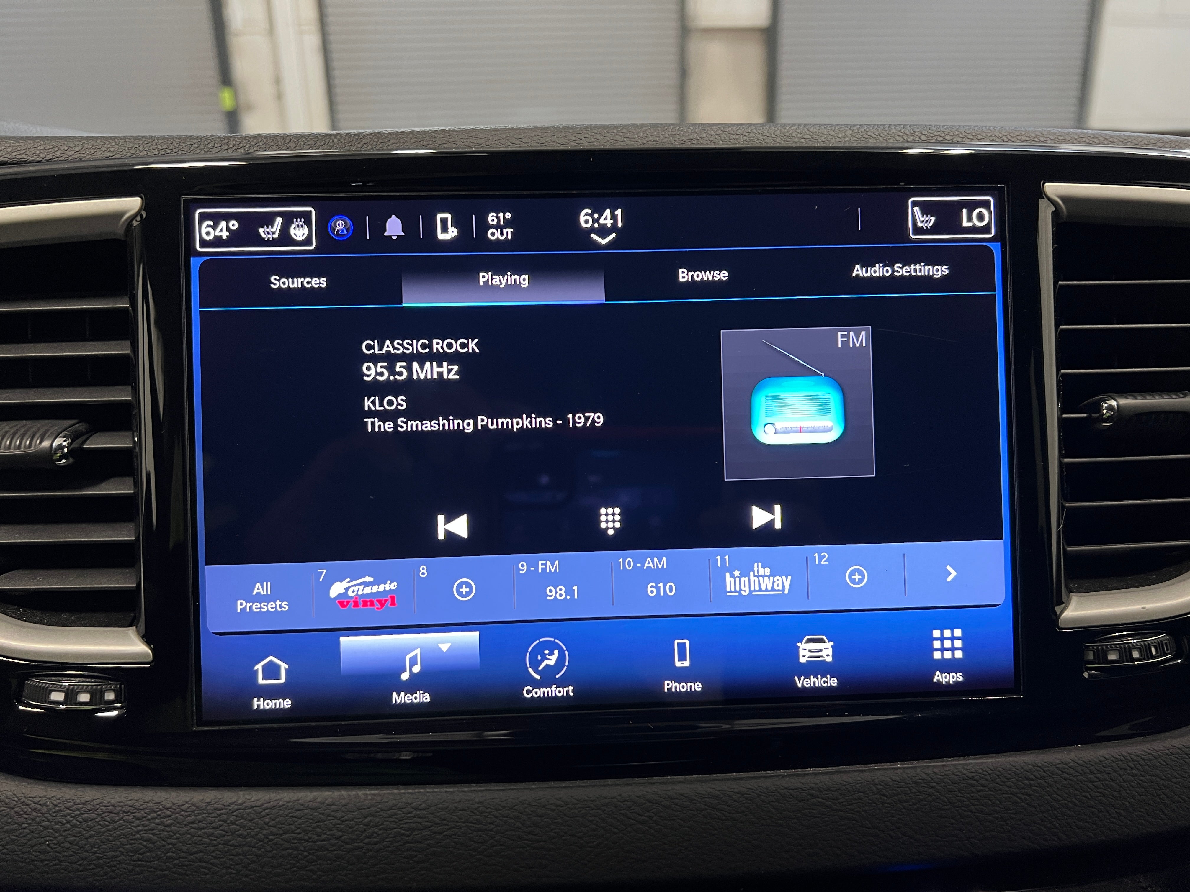 2023 Chrysler Pacifica Touring L 3