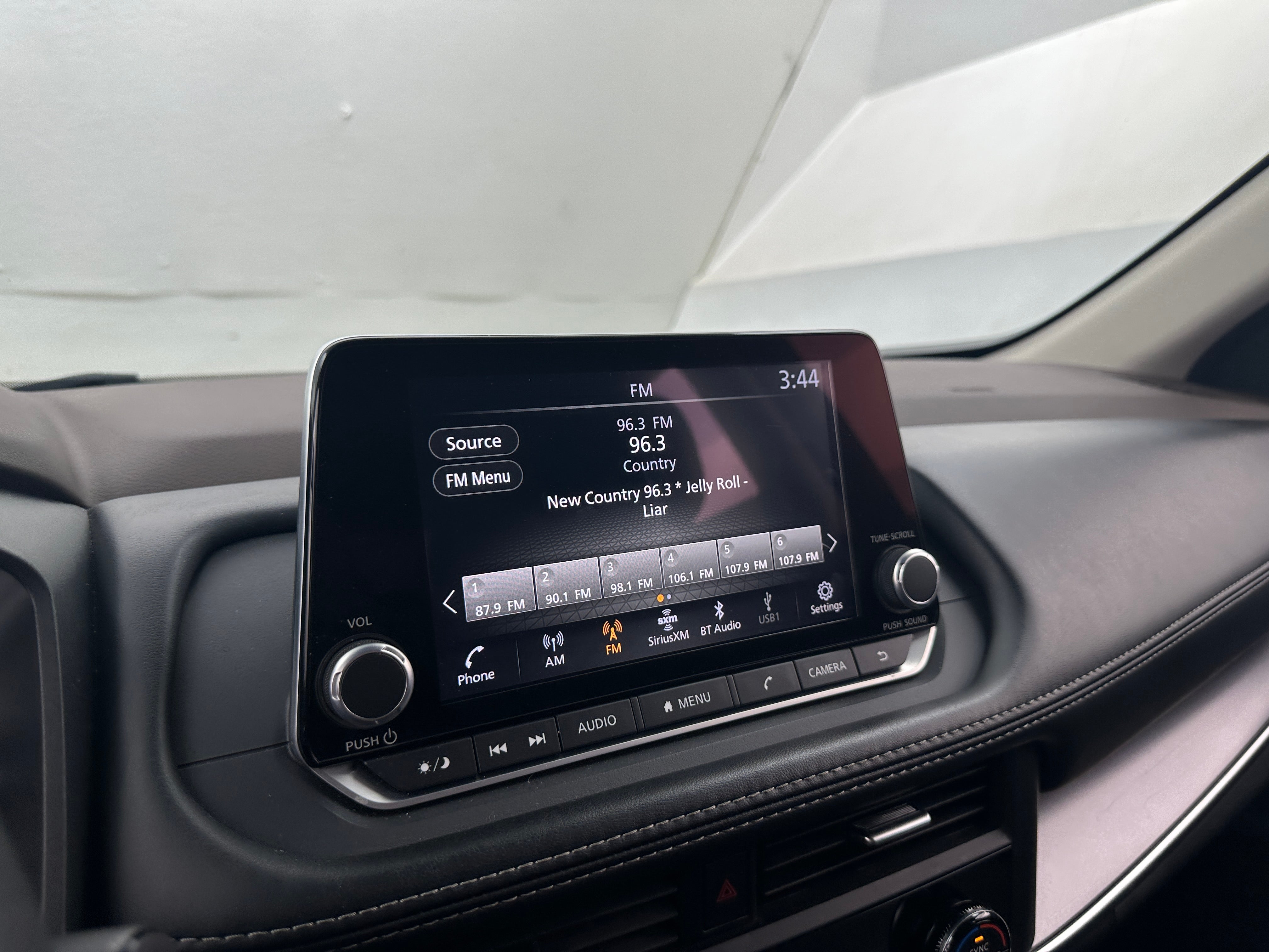 2023 Nissan Rogue SV 4