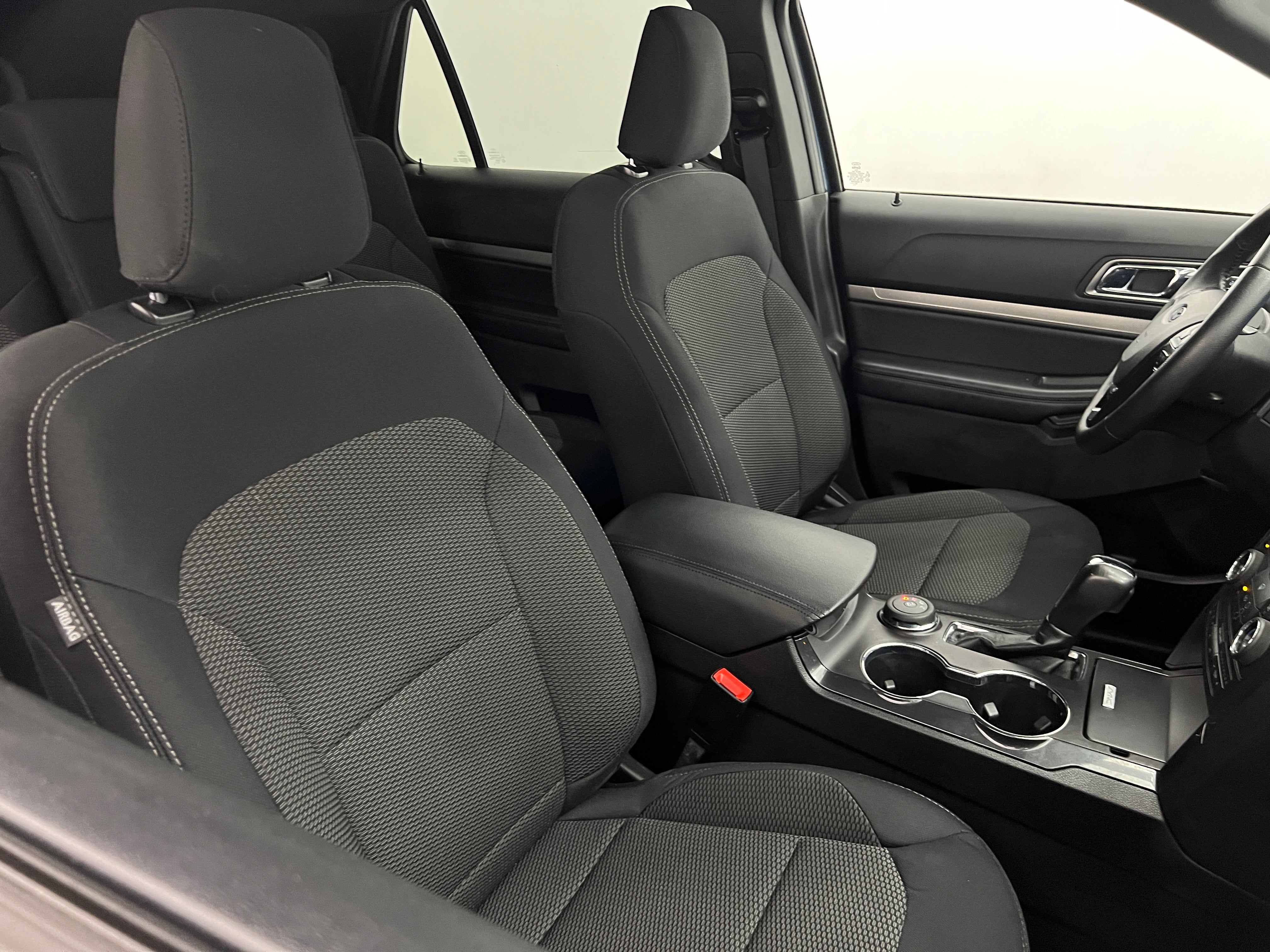 2019 Ford Explorer XLT 2
