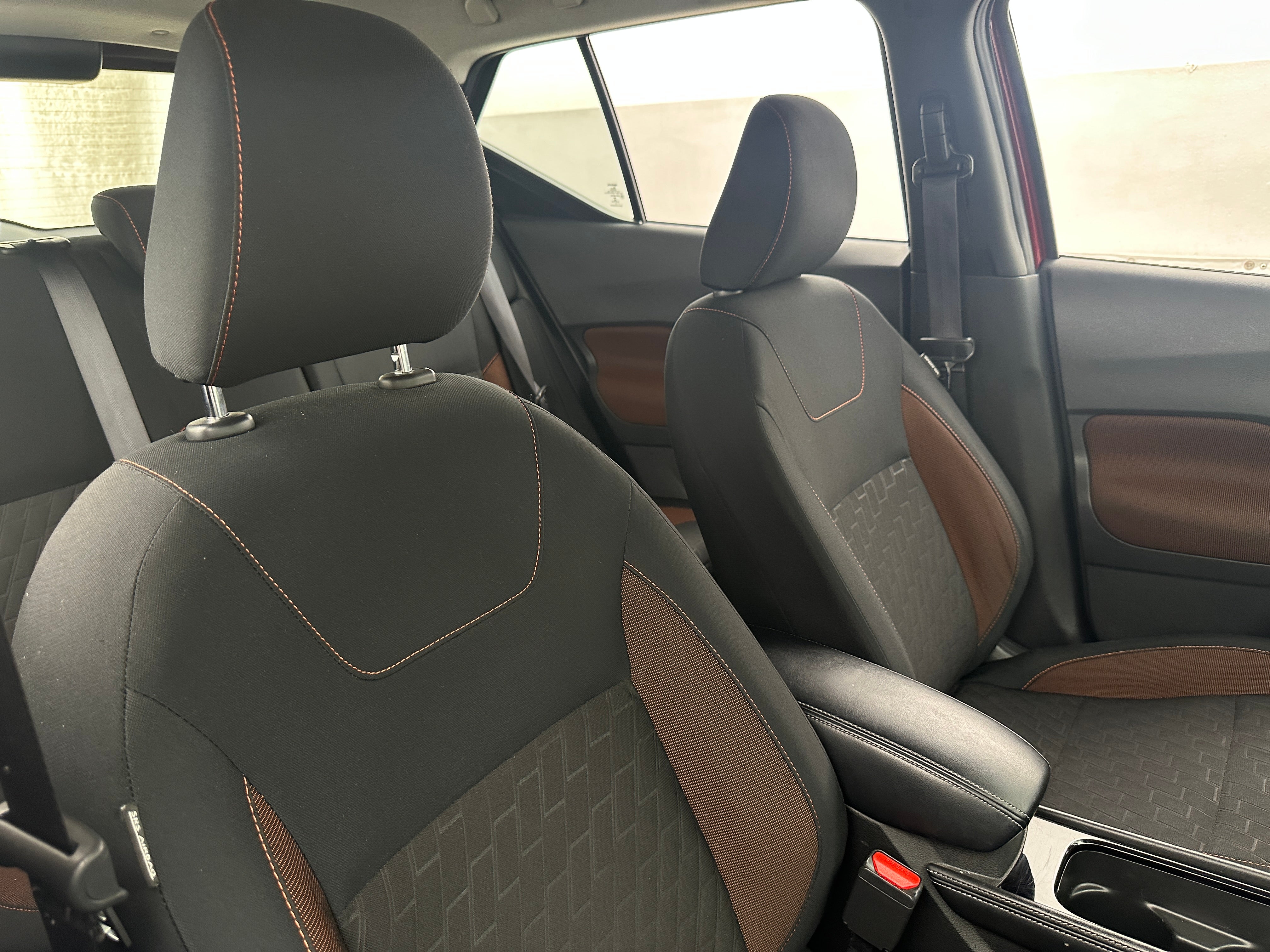 2022 Nissan Kicks SR 2