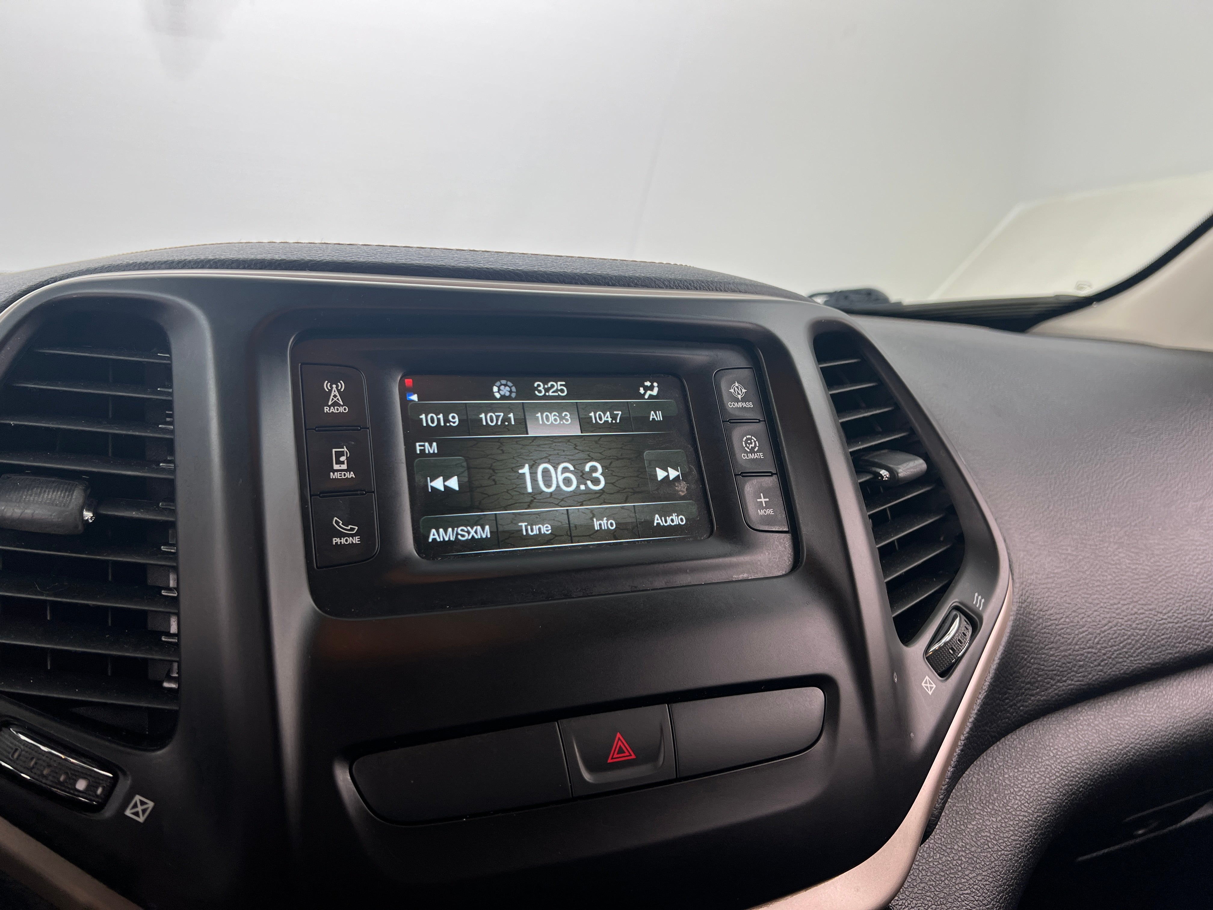 2016 Jeep Cherokee Sport Altitude 4