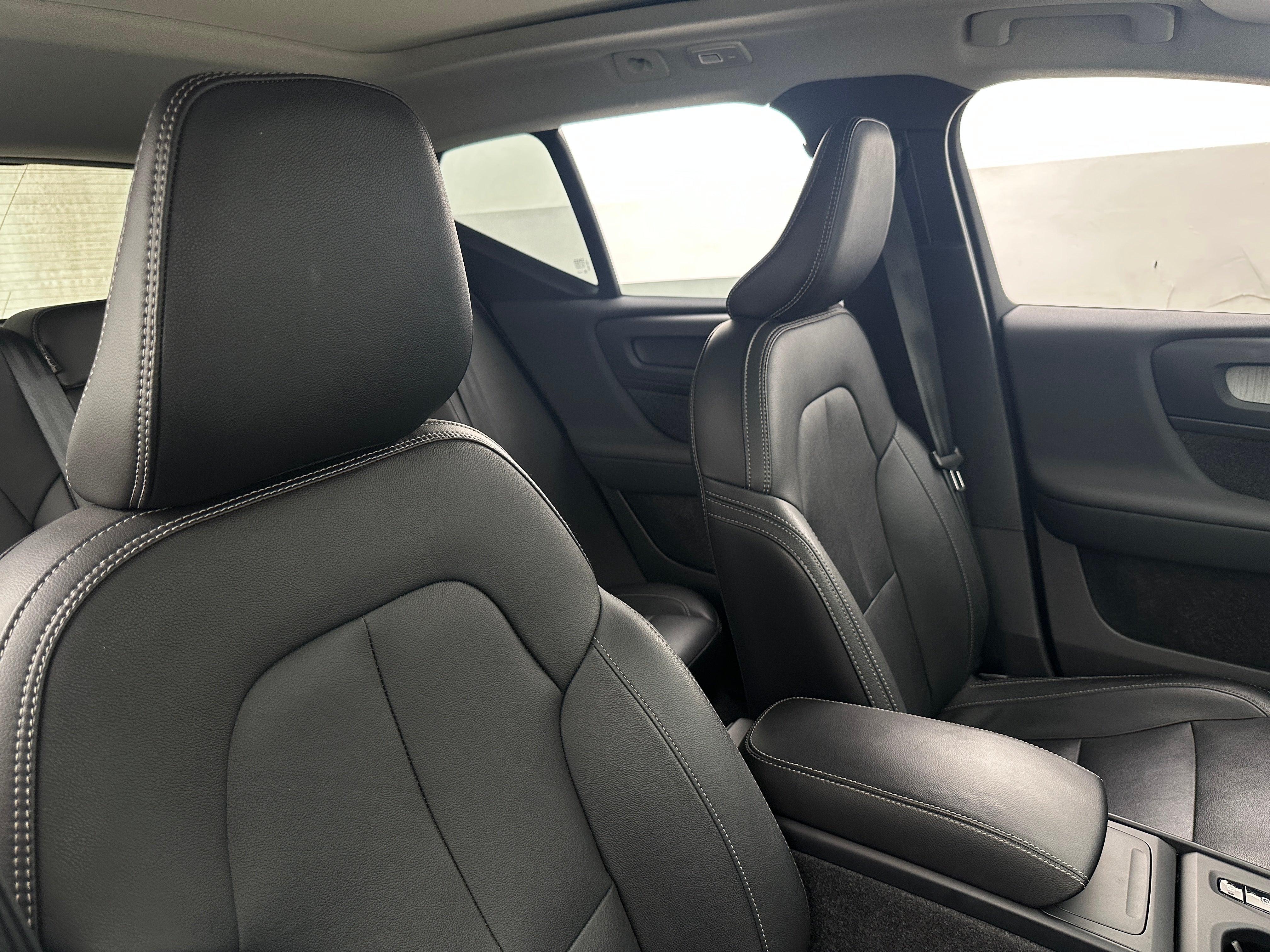 2024 Volvo XC40 B5 Core 2