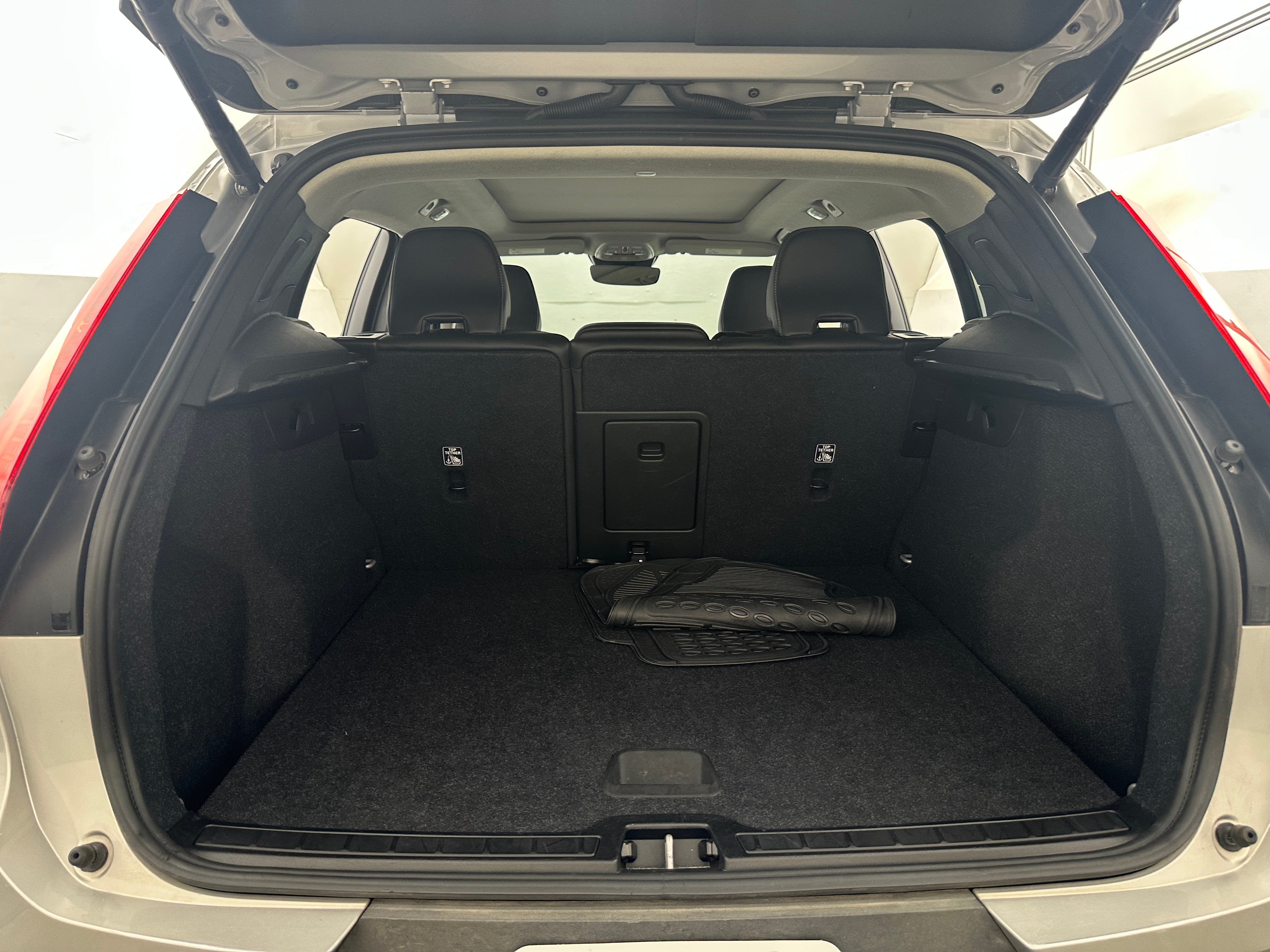 2024 Volvo XC40 B5 Core 7