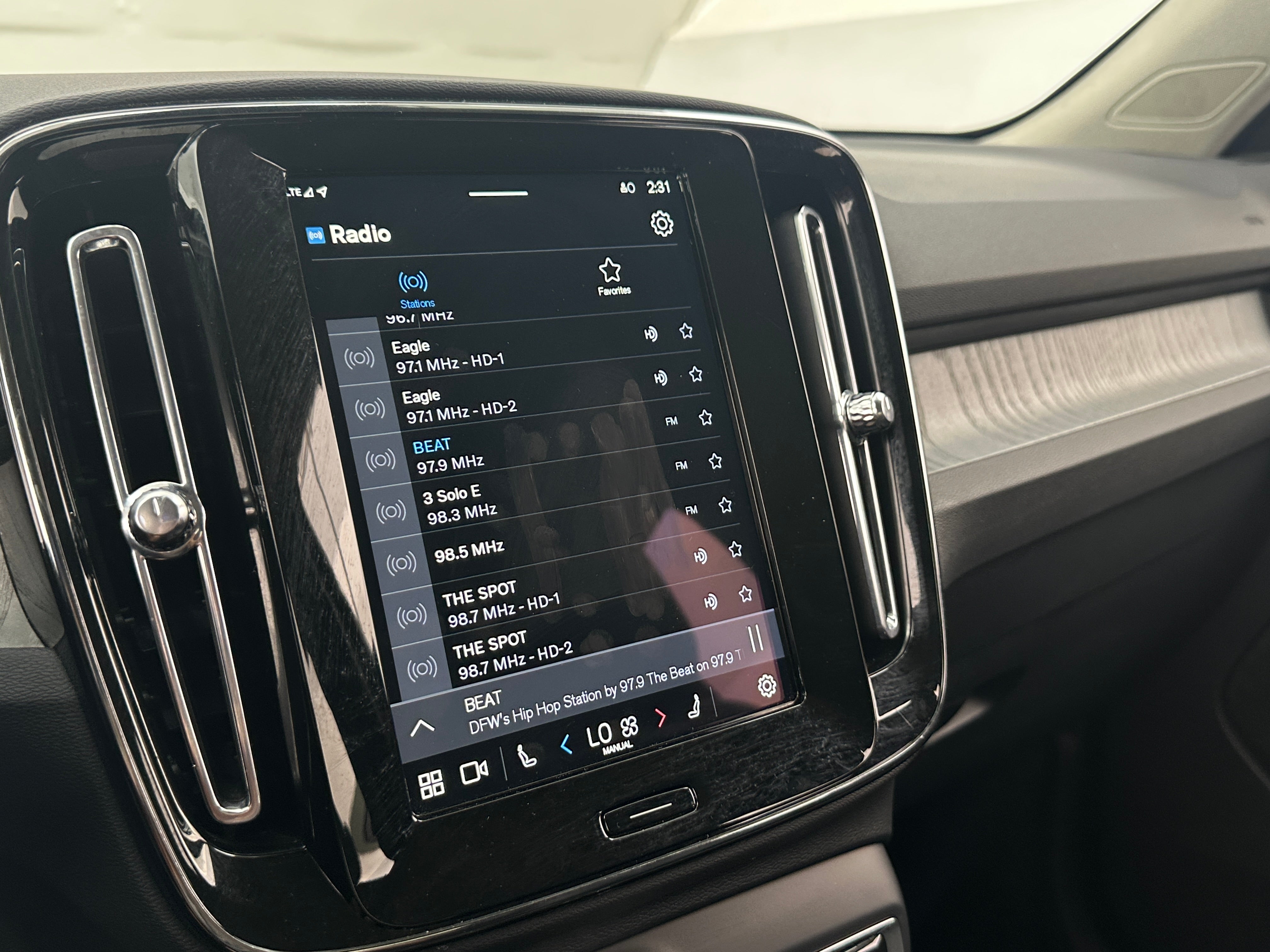 2024 Volvo XC40 B5 Core 4