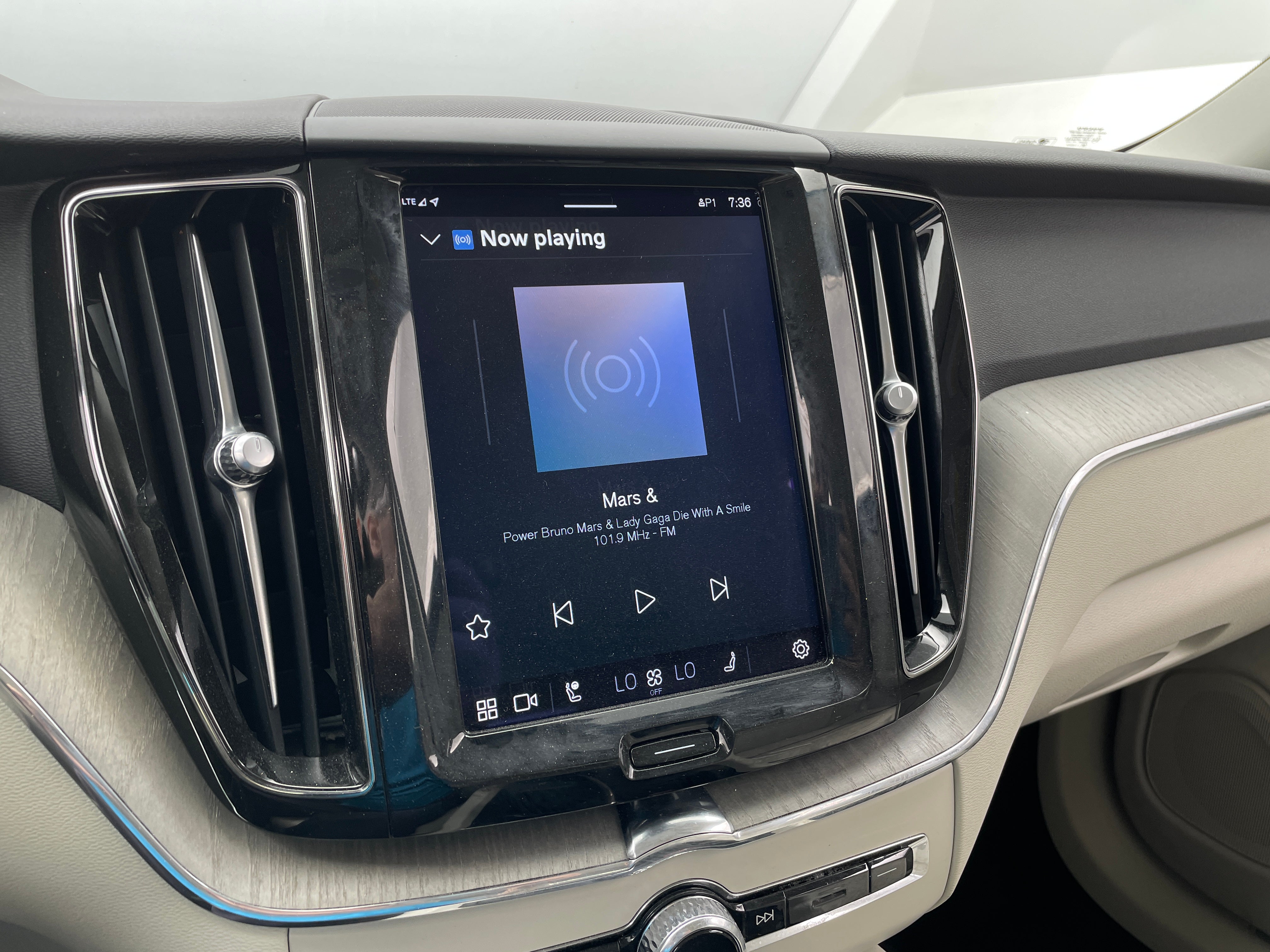 2023 Volvo XC60 B5 Plus 3