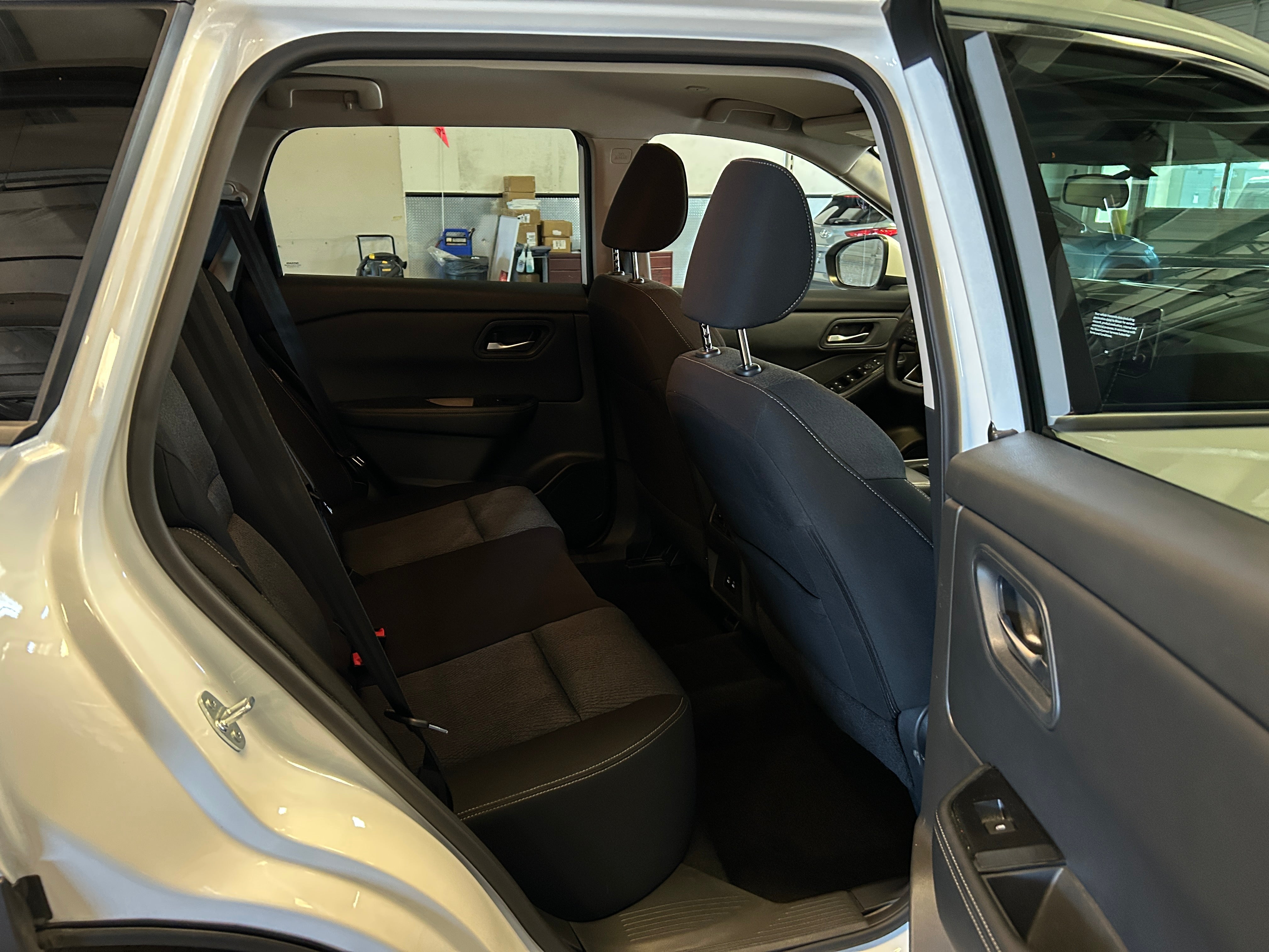 2024 Nissan Rogue SV 6