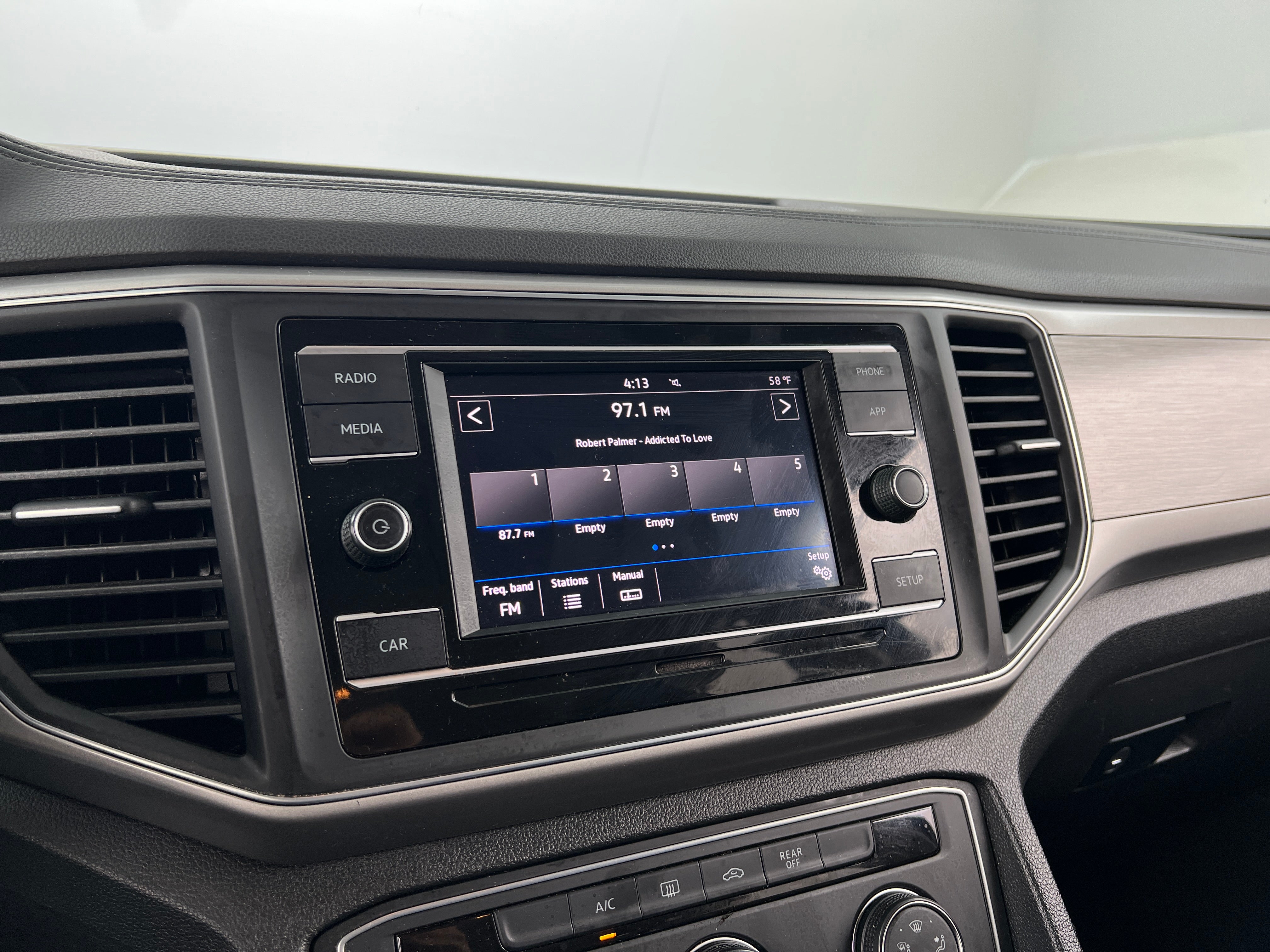 2019 Volkswagen Atlas S 4