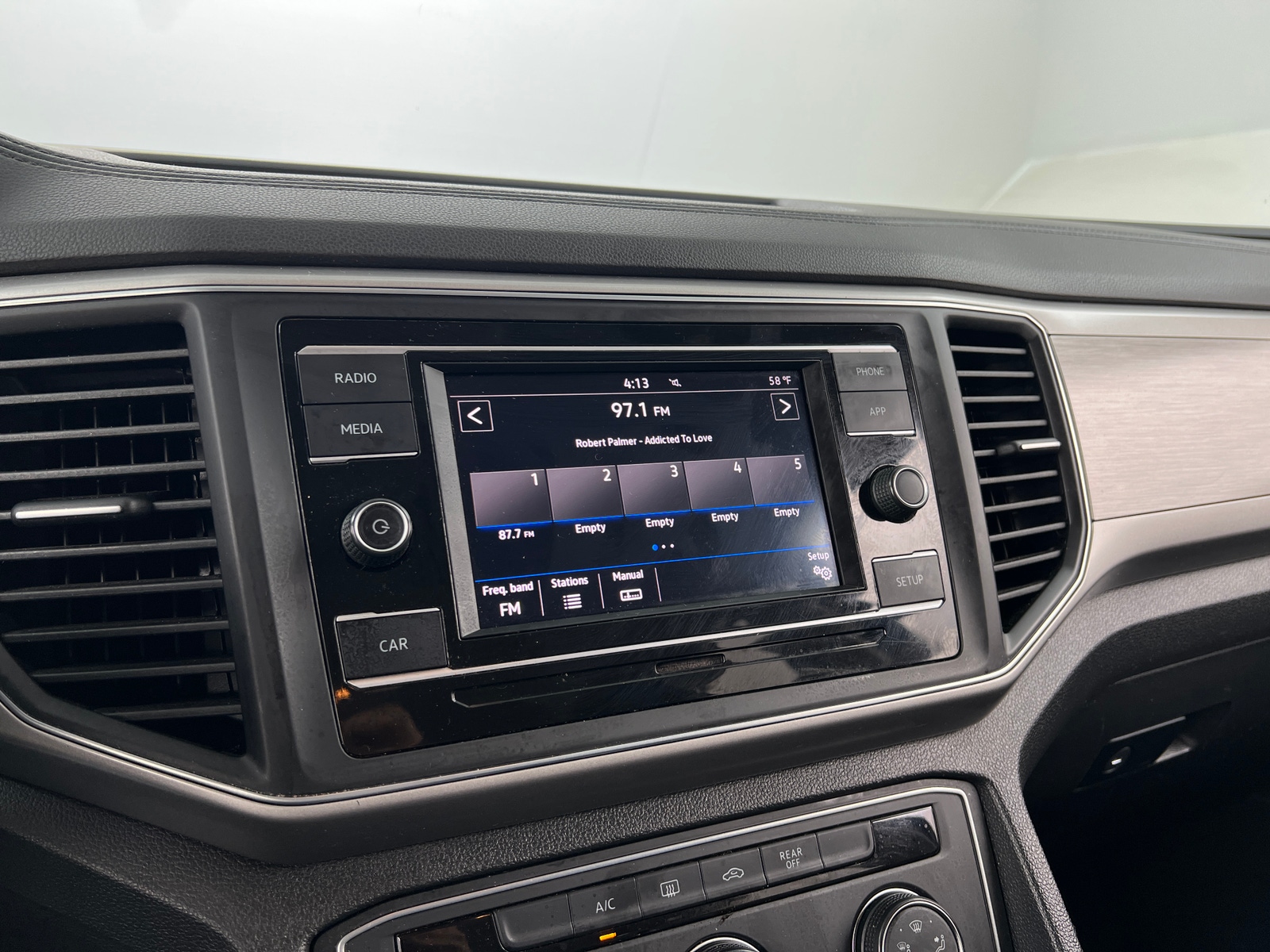 Thumbnail: 2019 Volkswagen Atlas - 4