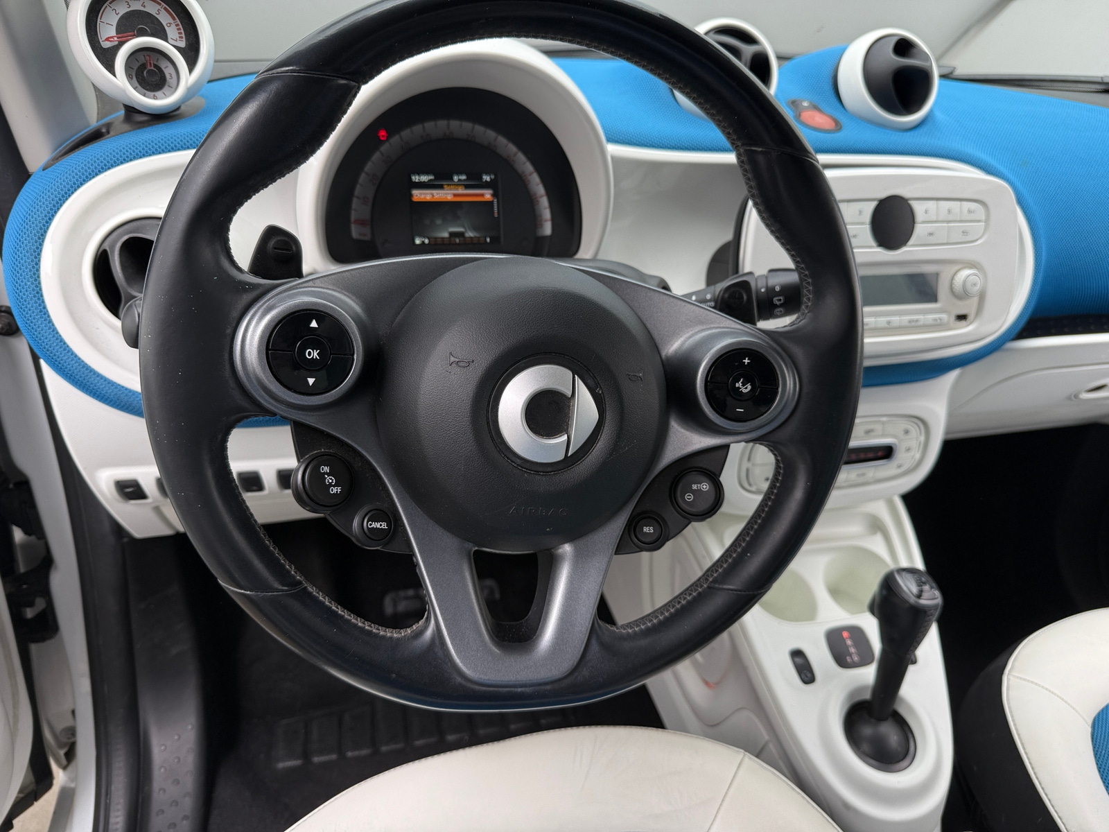 Thumbnail: 2017 smart fortwo - 5