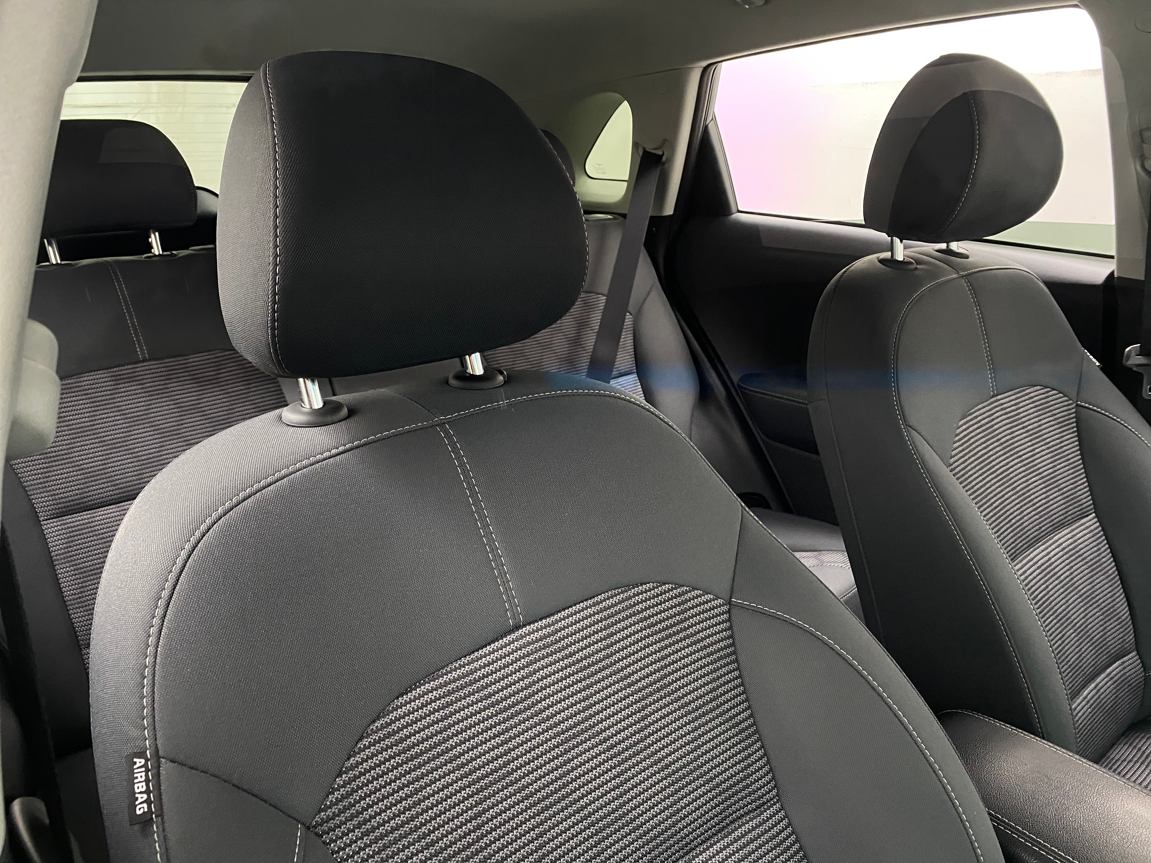 2022 Kia Niro LXS 2