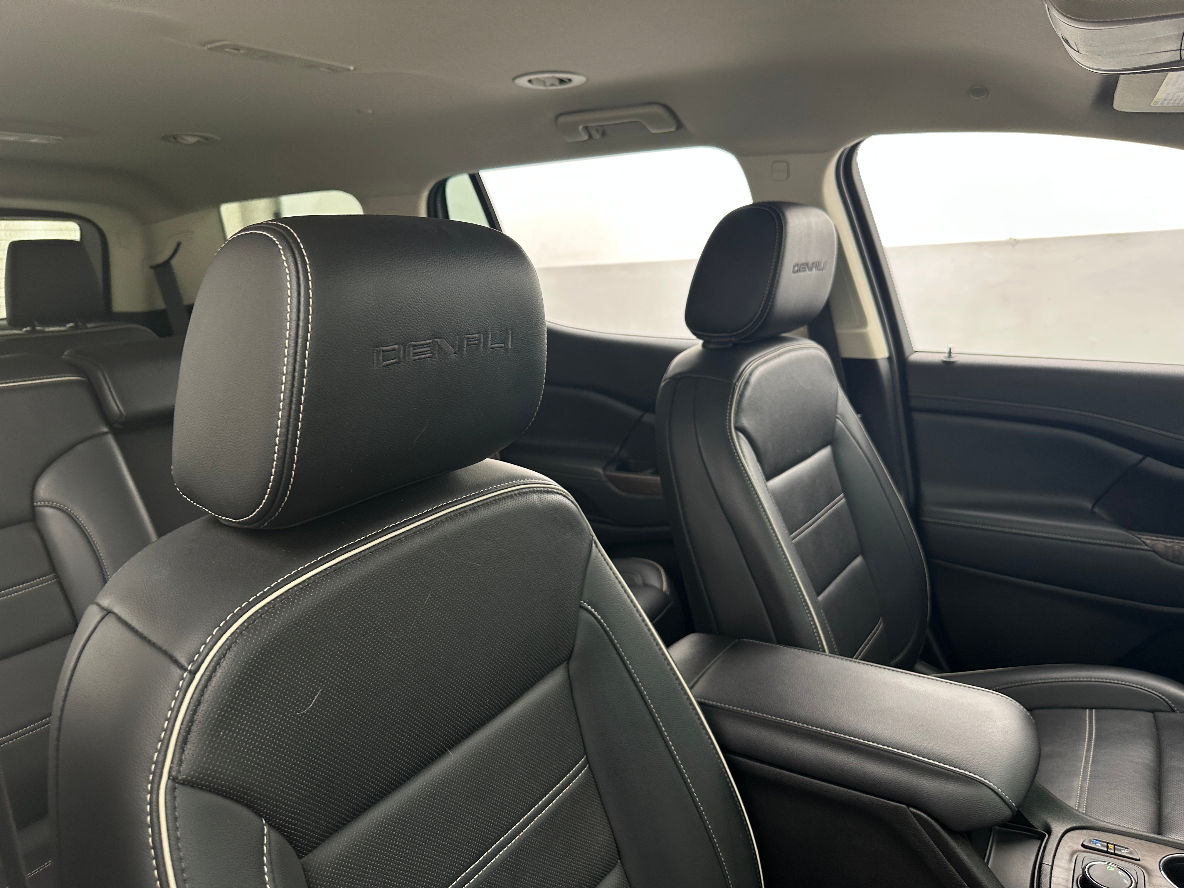 2023 GMC Acadia Denali 2