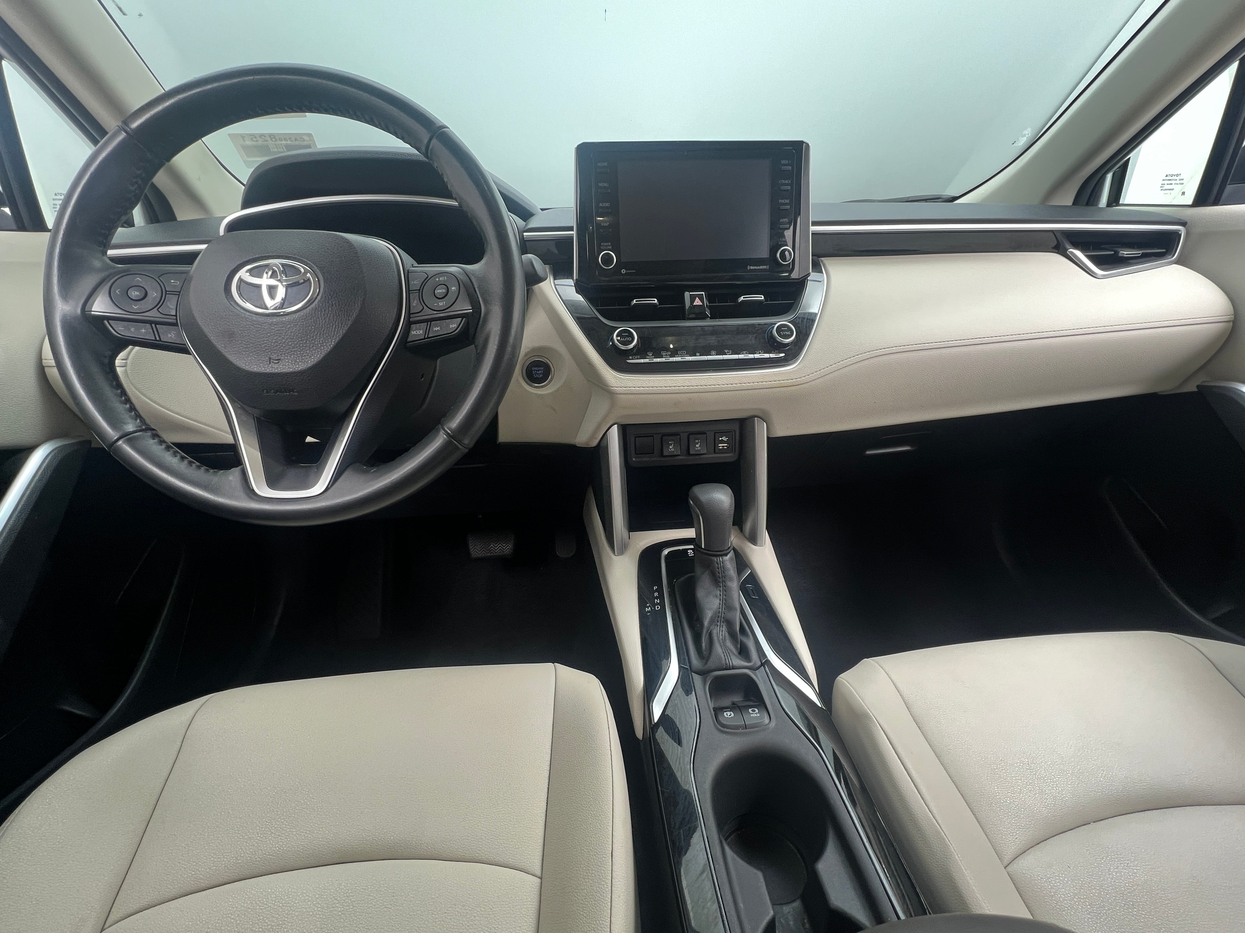 2022 Toyota Corolla Cross XLE 2