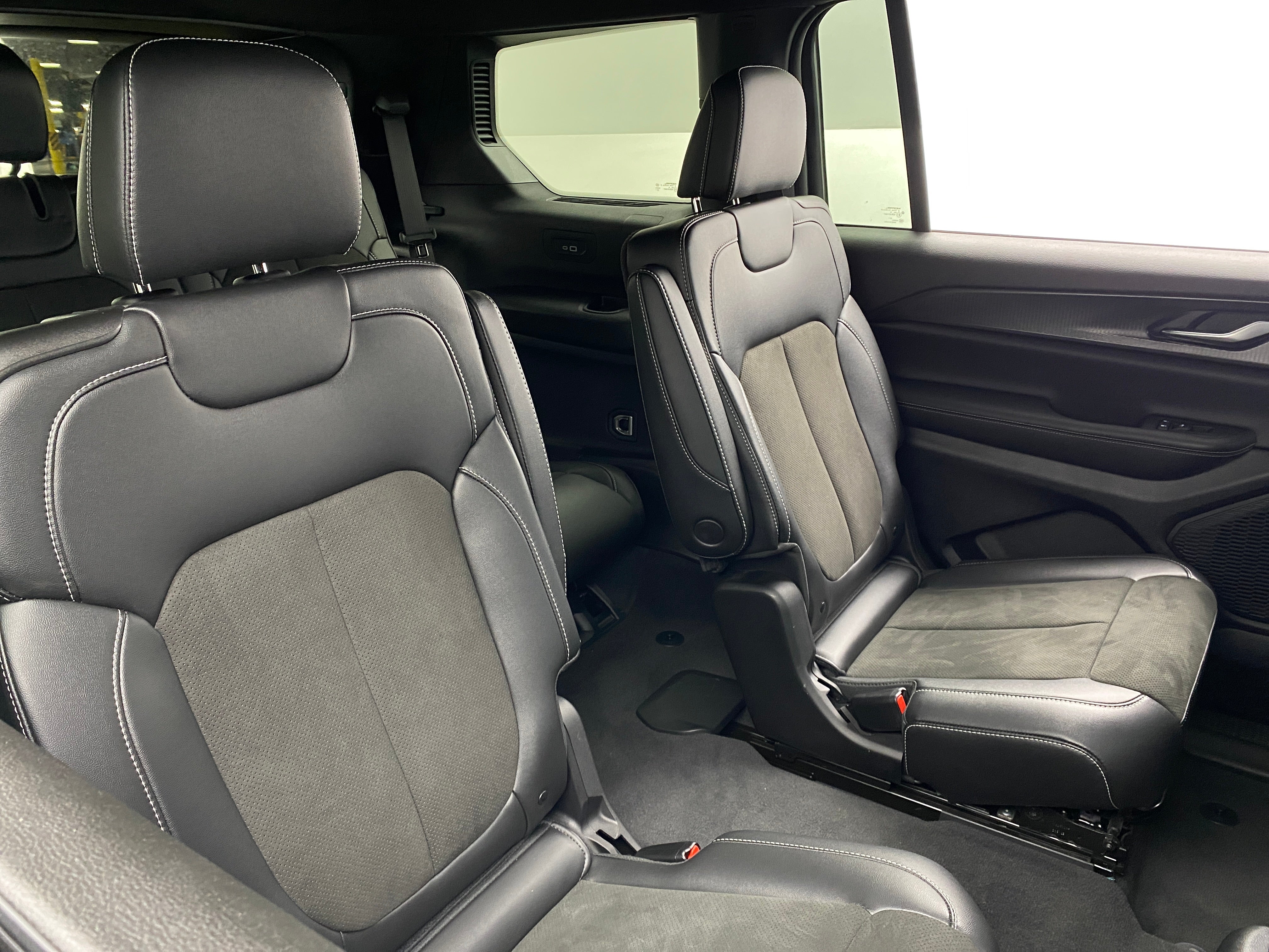 2023 Jeep Grand Cherokee L Altitude 5