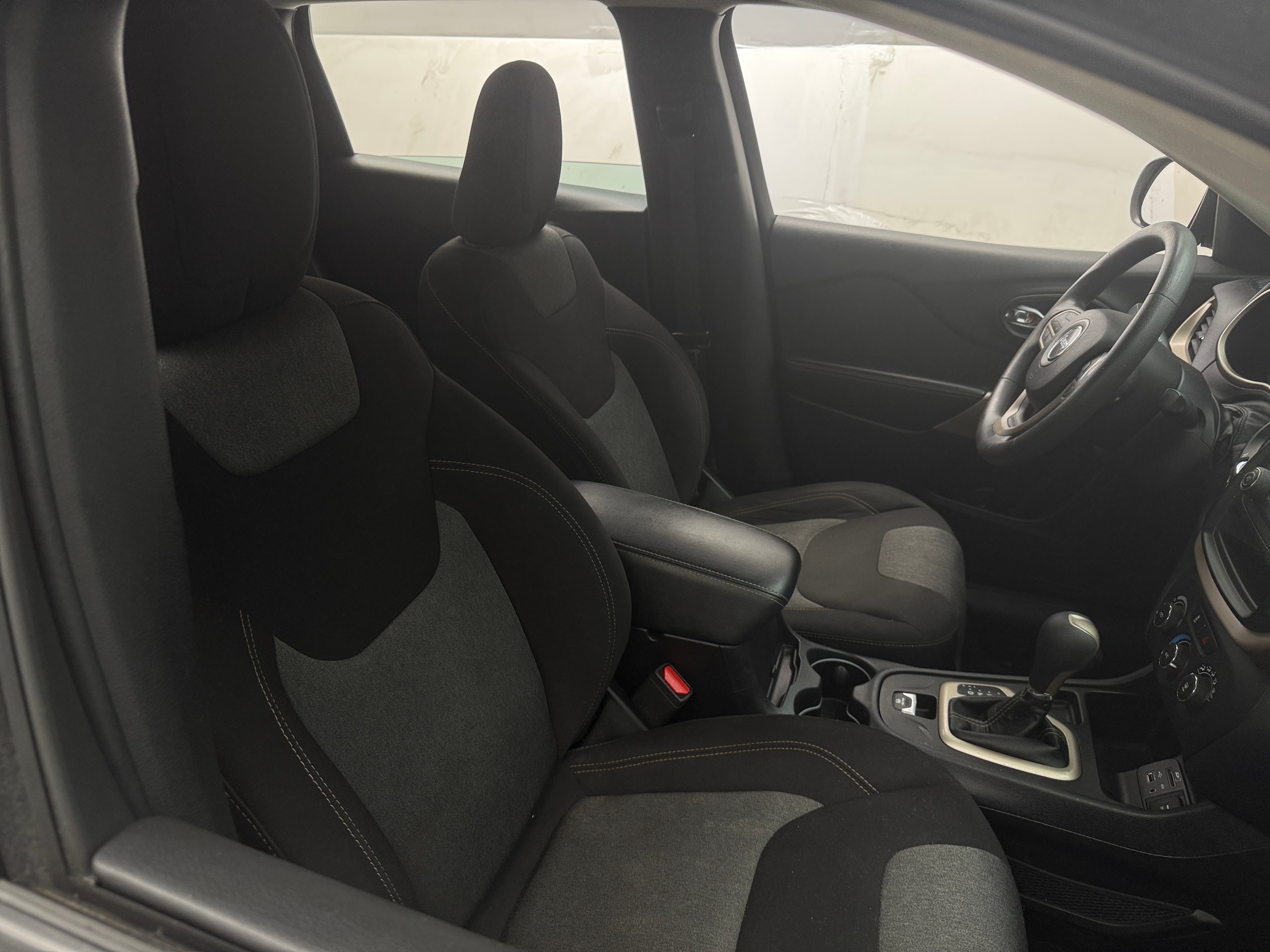 2017 Jeep Cherokee Sport 2