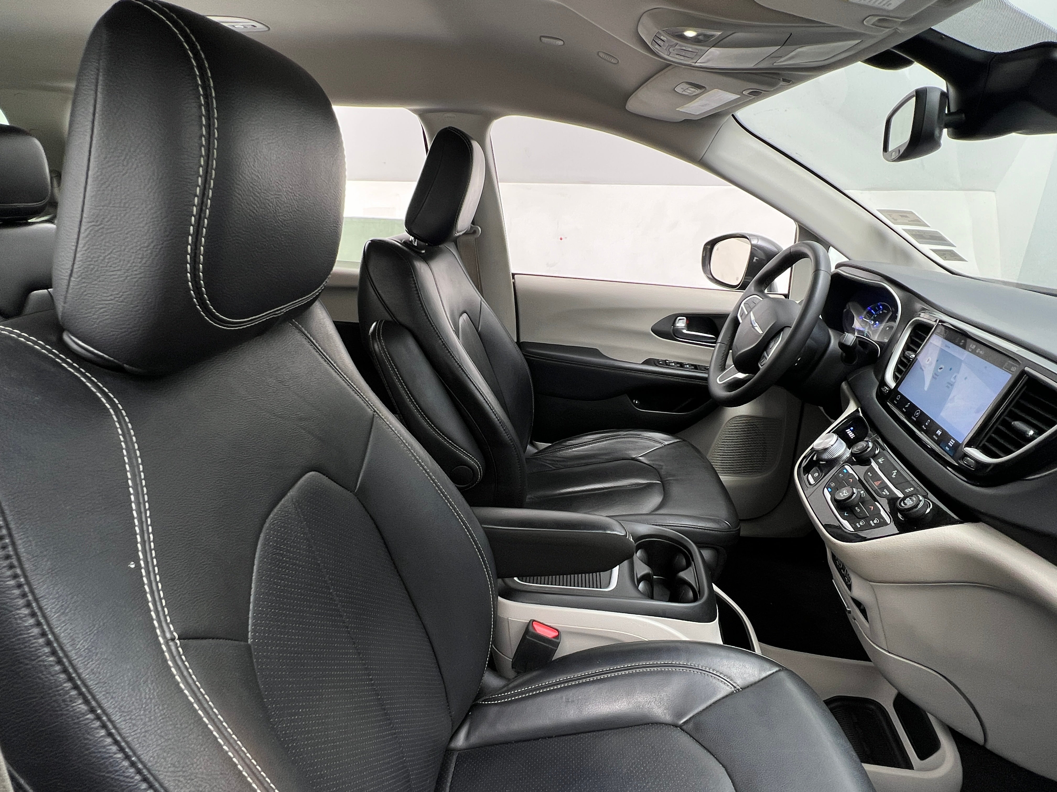 2022 Chrysler Pacifica Hybrid Touring L 2