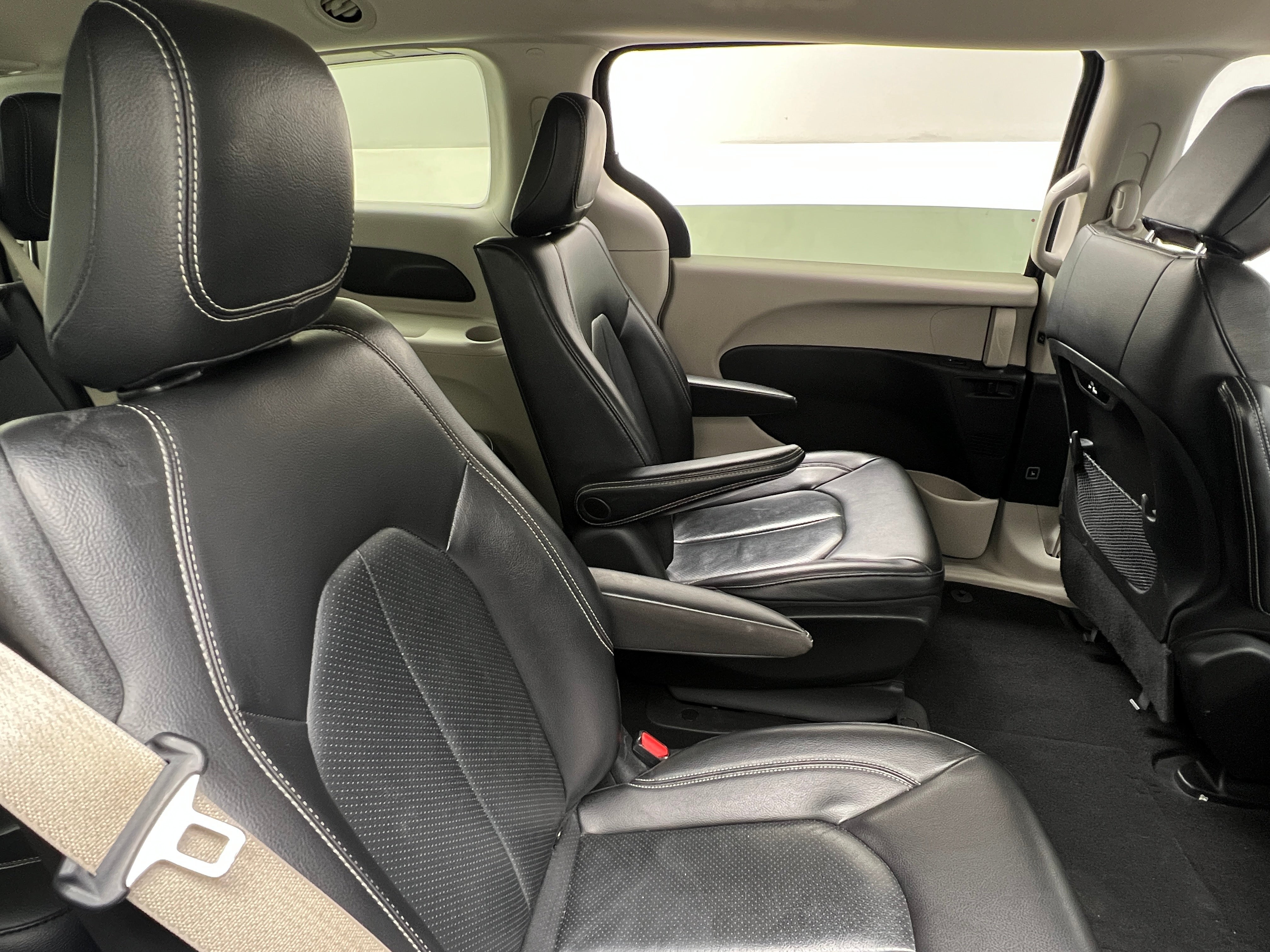 2022 Chrysler Pacifica Hybrid Touring L 6