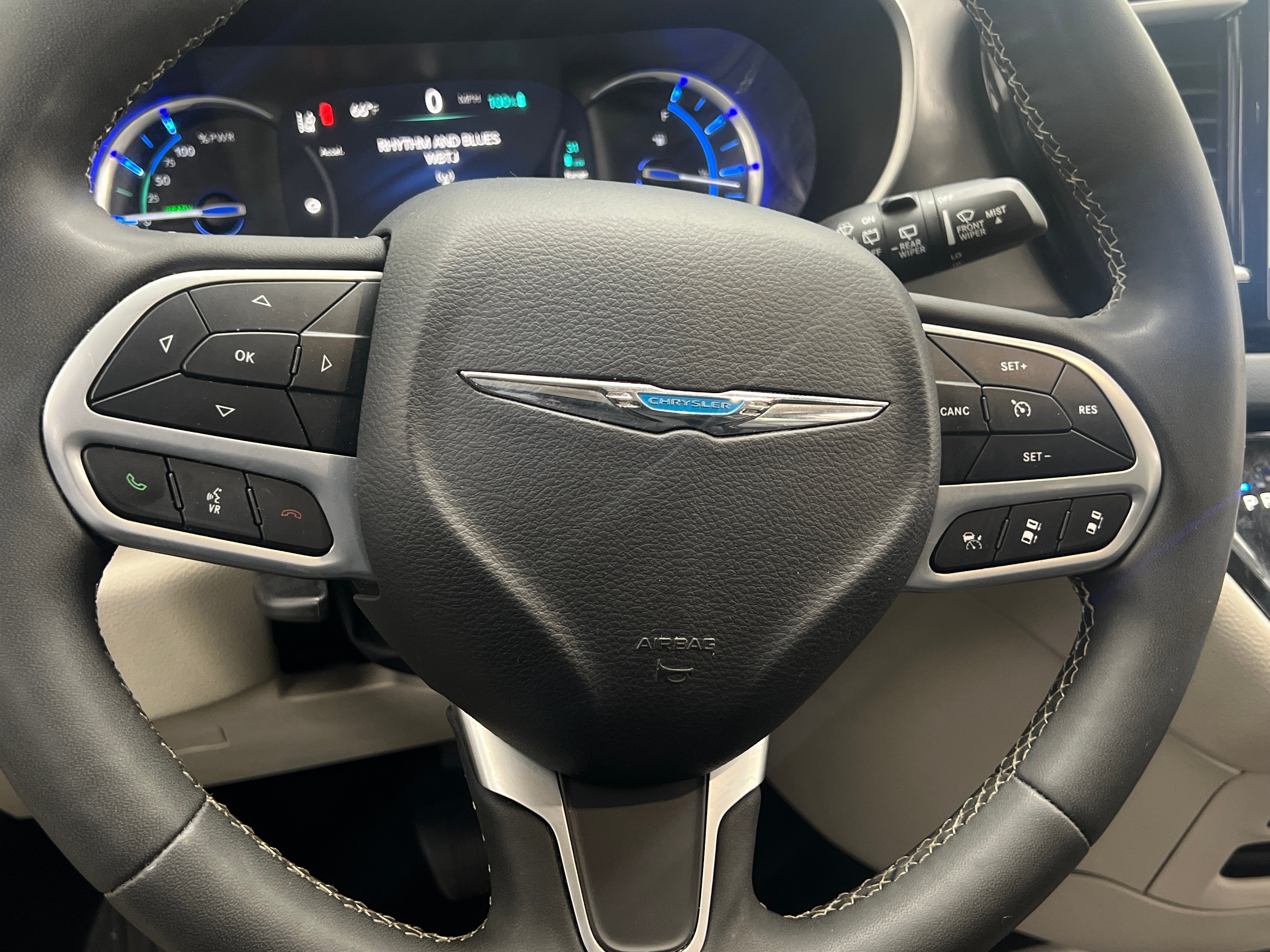 2022 Chrysler Pacifica Hybrid Touring L 5