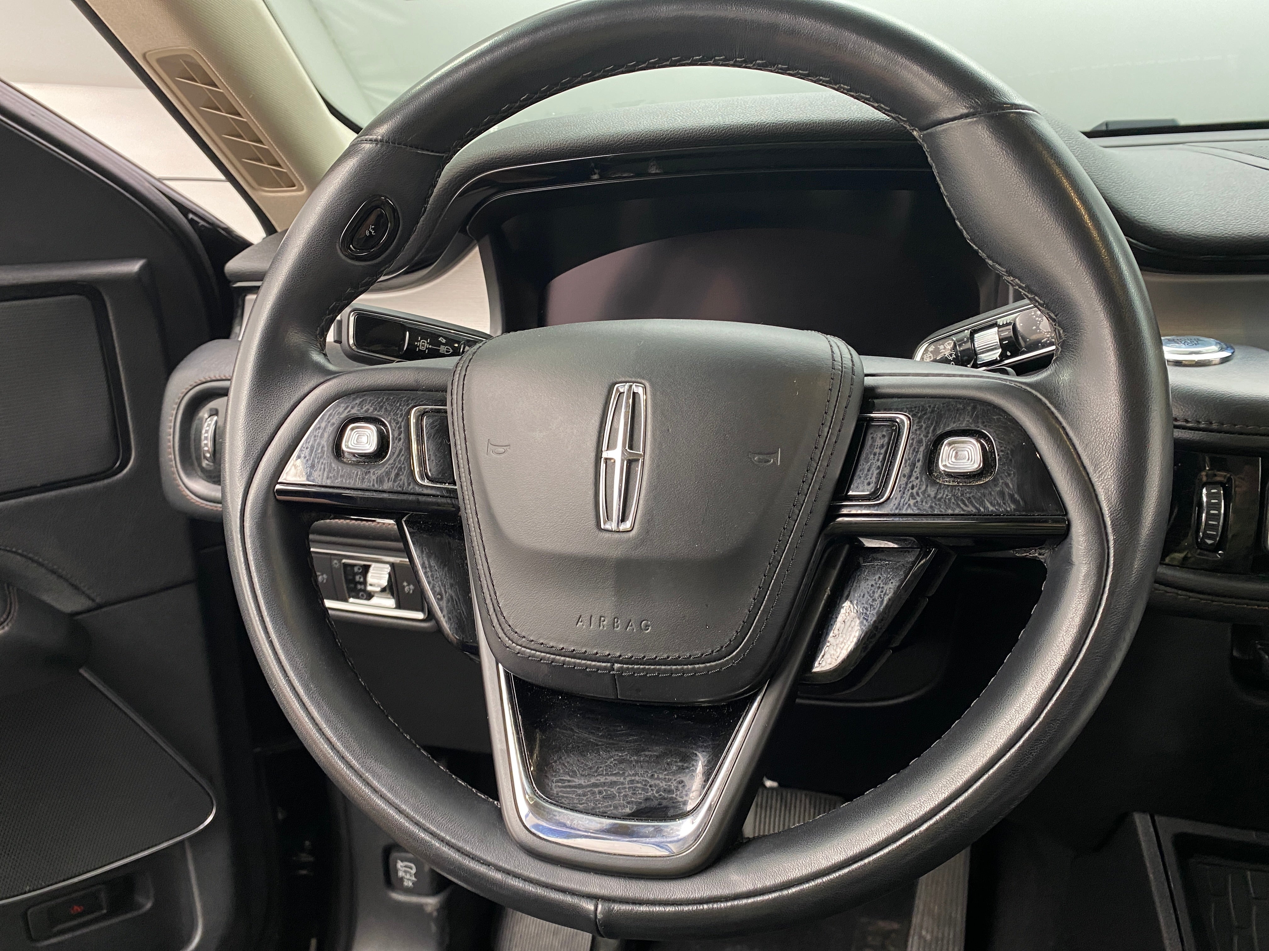 2021 Lincoln Aviator  4