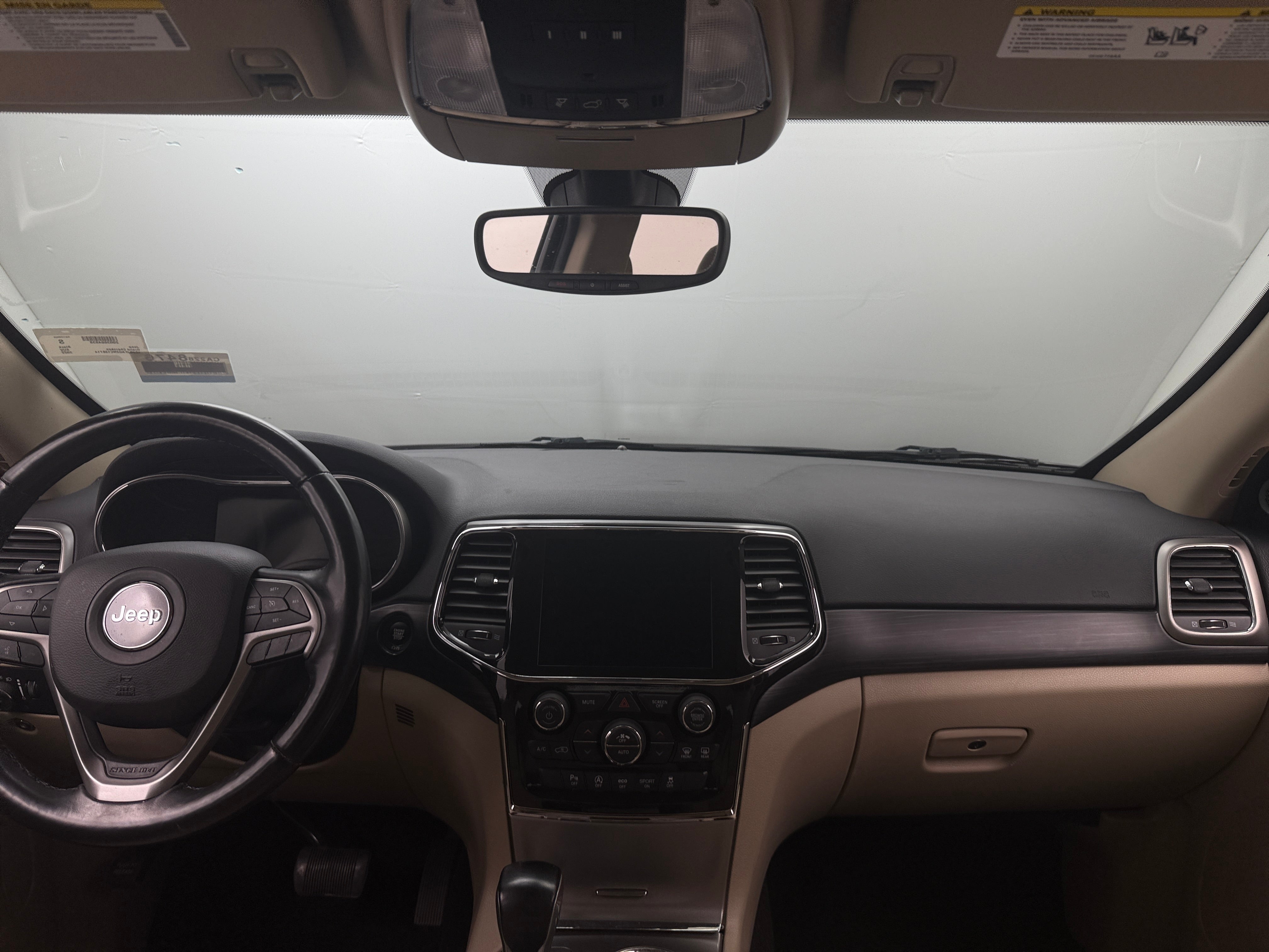 2022 Jeep Grand Cherokee Laredo 3