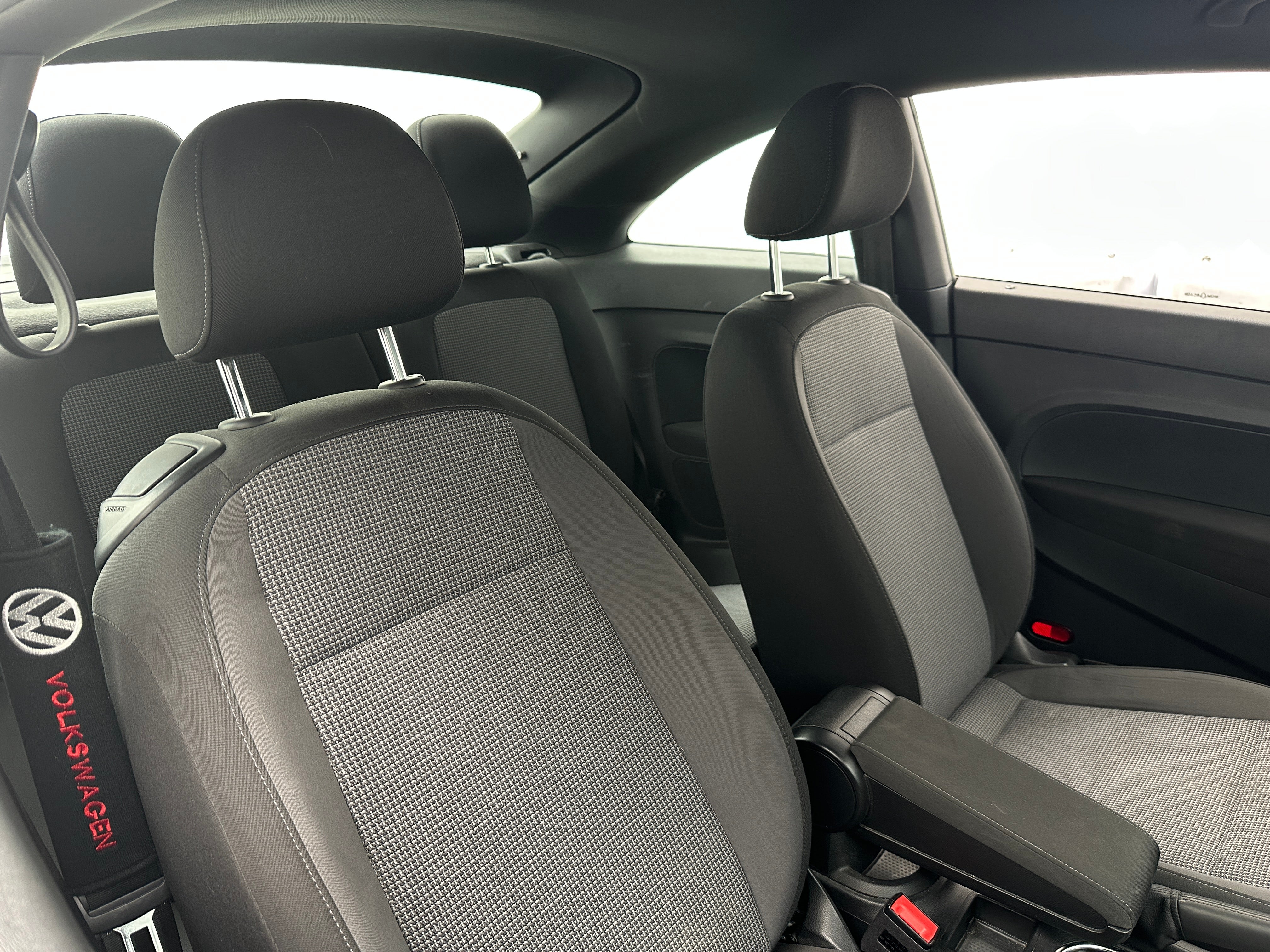 2019 Volkswagen Beetle S 2