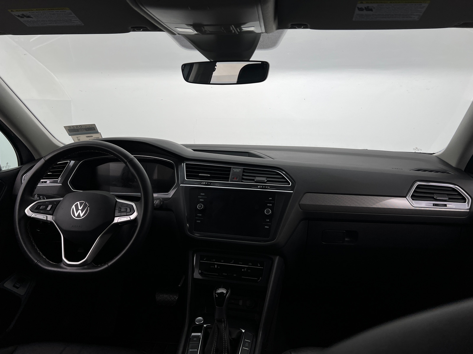 Thumbnail: 2024 Volkswagen Tiguan - 2