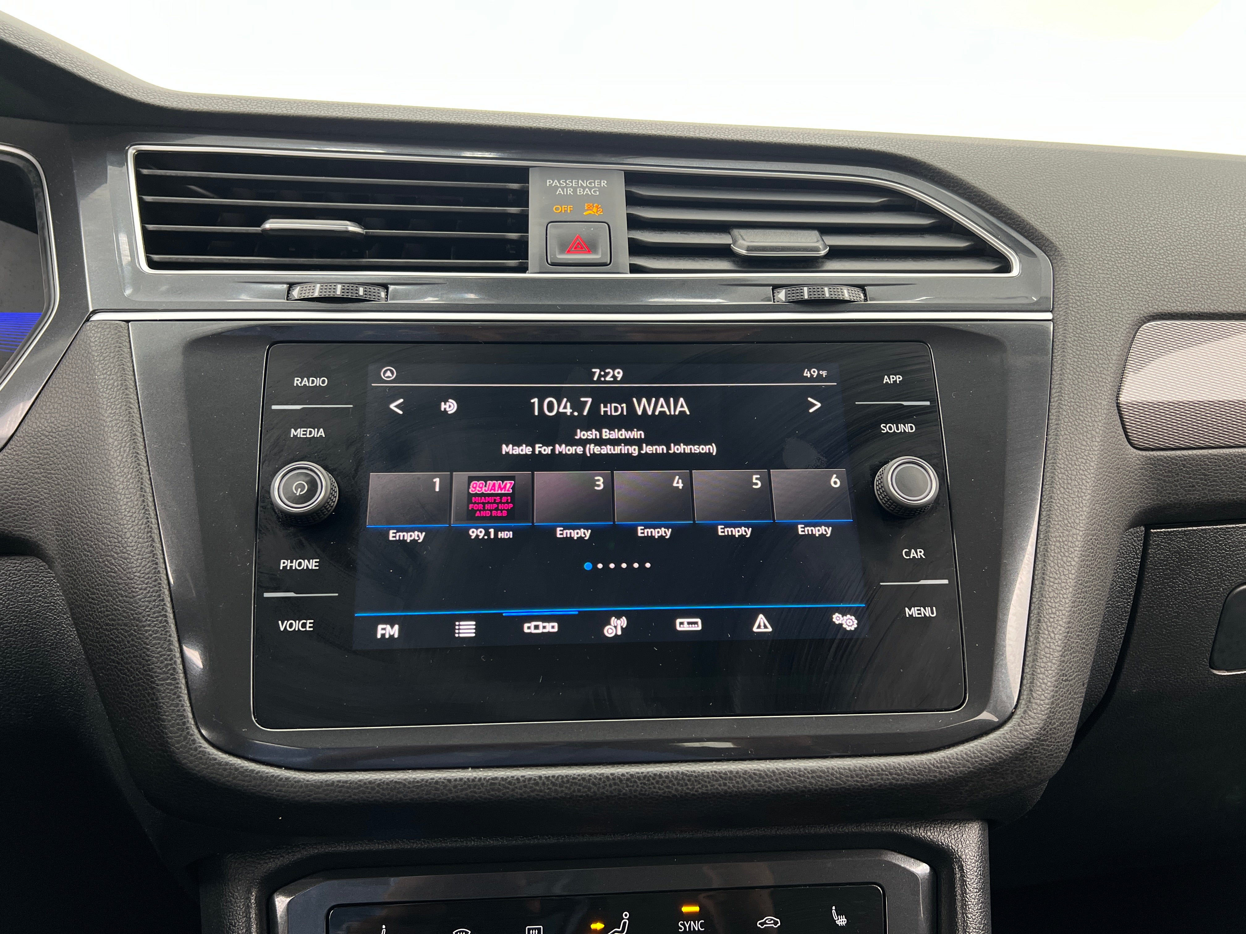 2024 Volkswagen Tiguan SE 3
